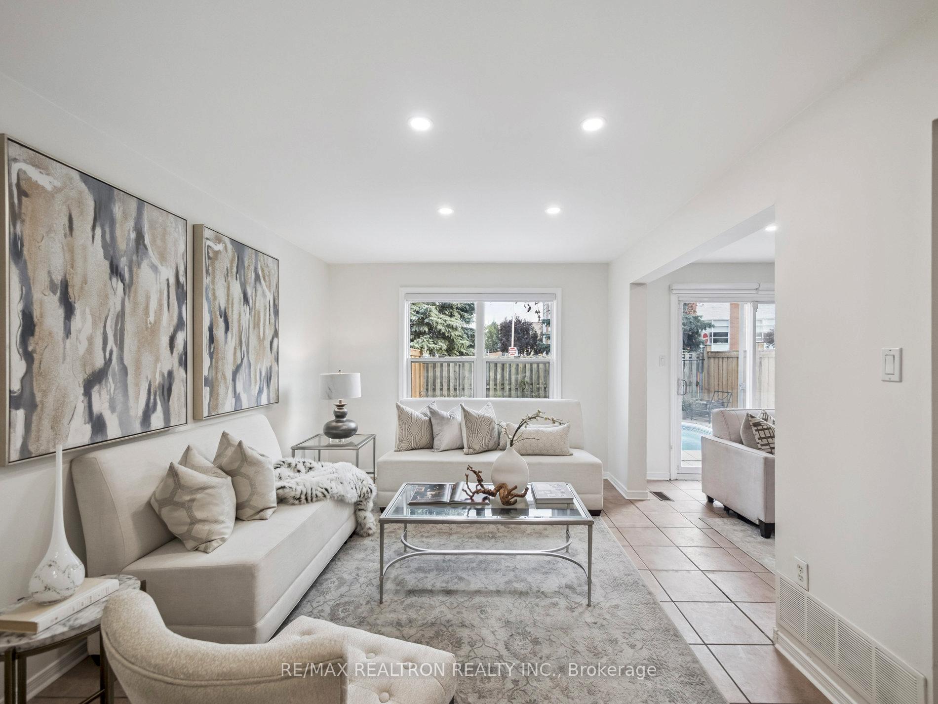 Photo 12 of 213 Campbell Avenue, Vaughan, Crestwood-Springfarm-Yorkhill — HOMEH