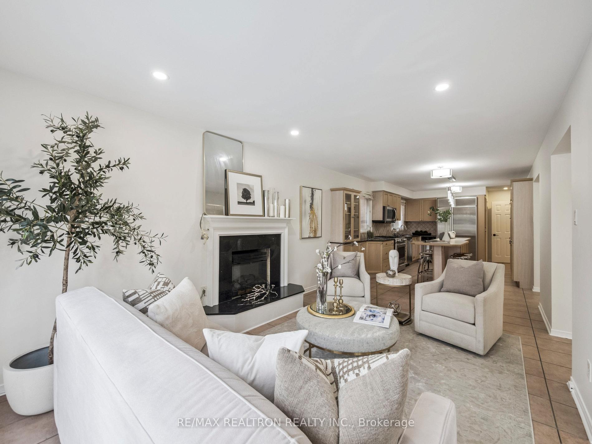 Photo 16 of 213 Campbell Avenue, Vaughan, Crestwood-Springfarm-Yorkhill — HOMEH