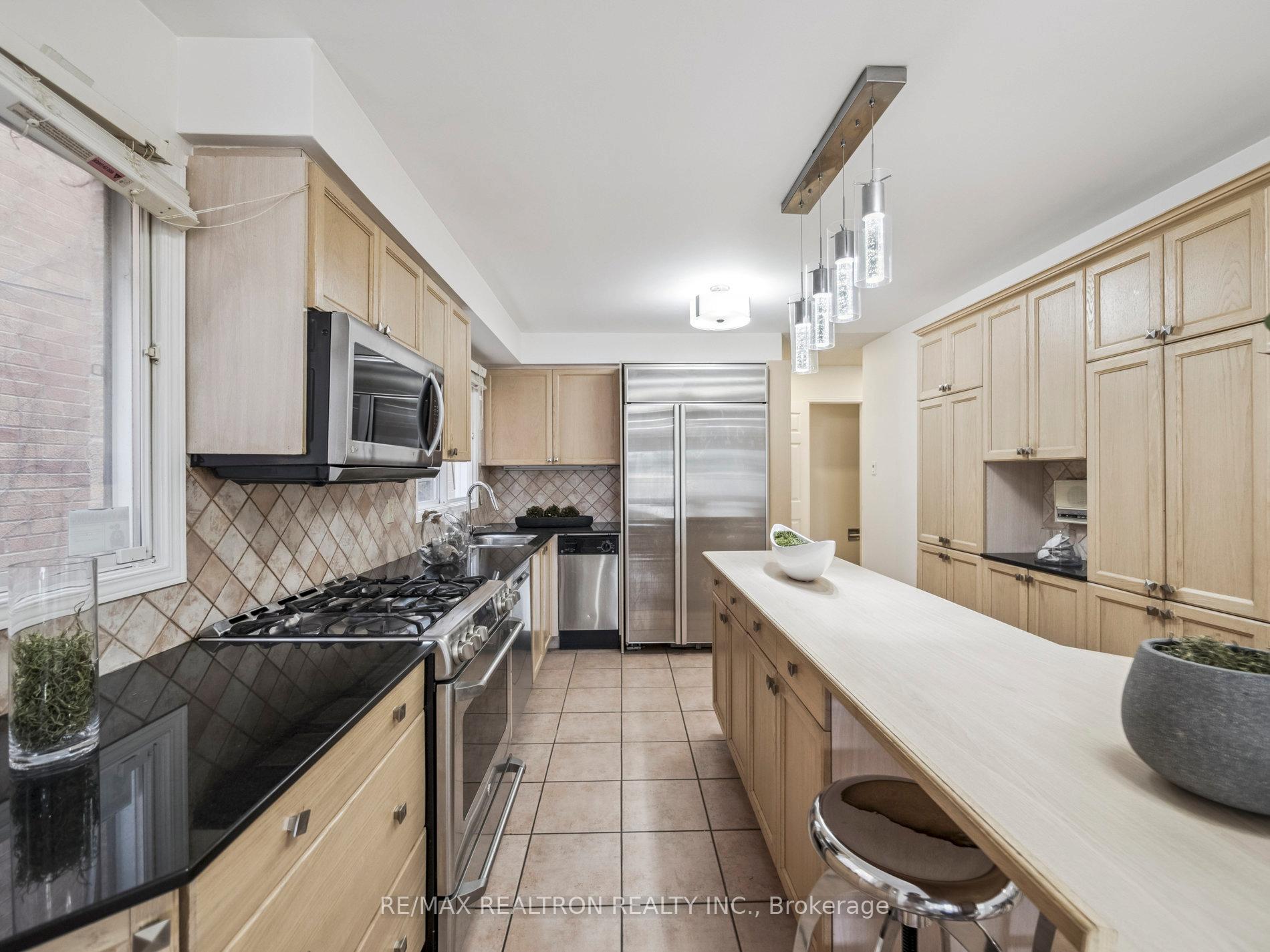 Photo 18 of 213 Campbell Avenue, Vaughan, Crestwood-Springfarm-Yorkhill — HOMEH