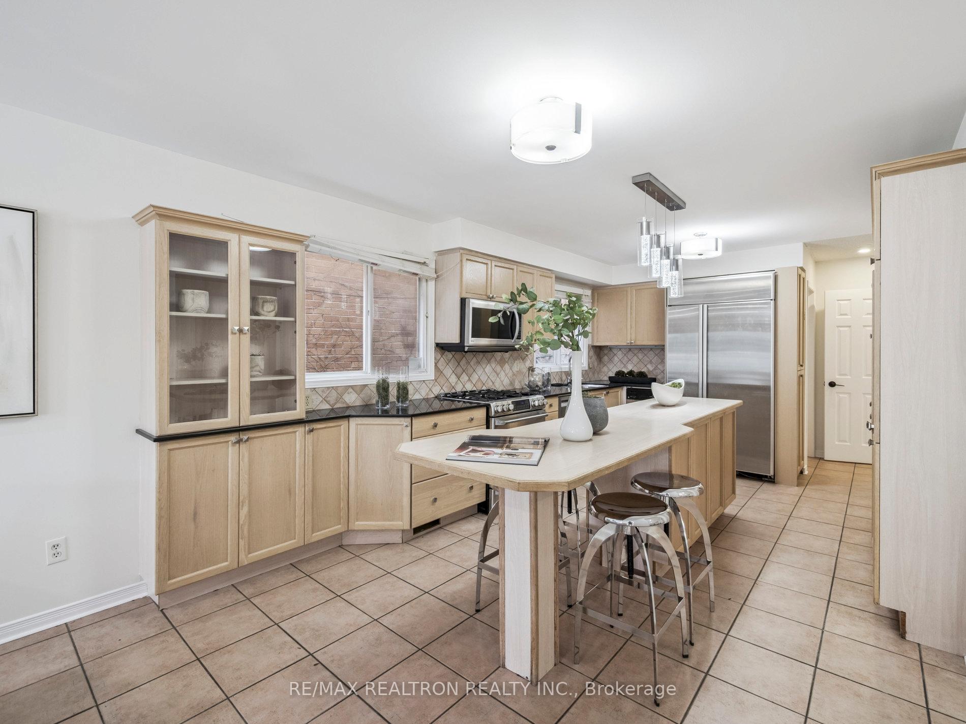 Photo 20 of 213 Campbell Avenue, Vaughan, Crestwood-Springfarm-Yorkhill — HOMEH