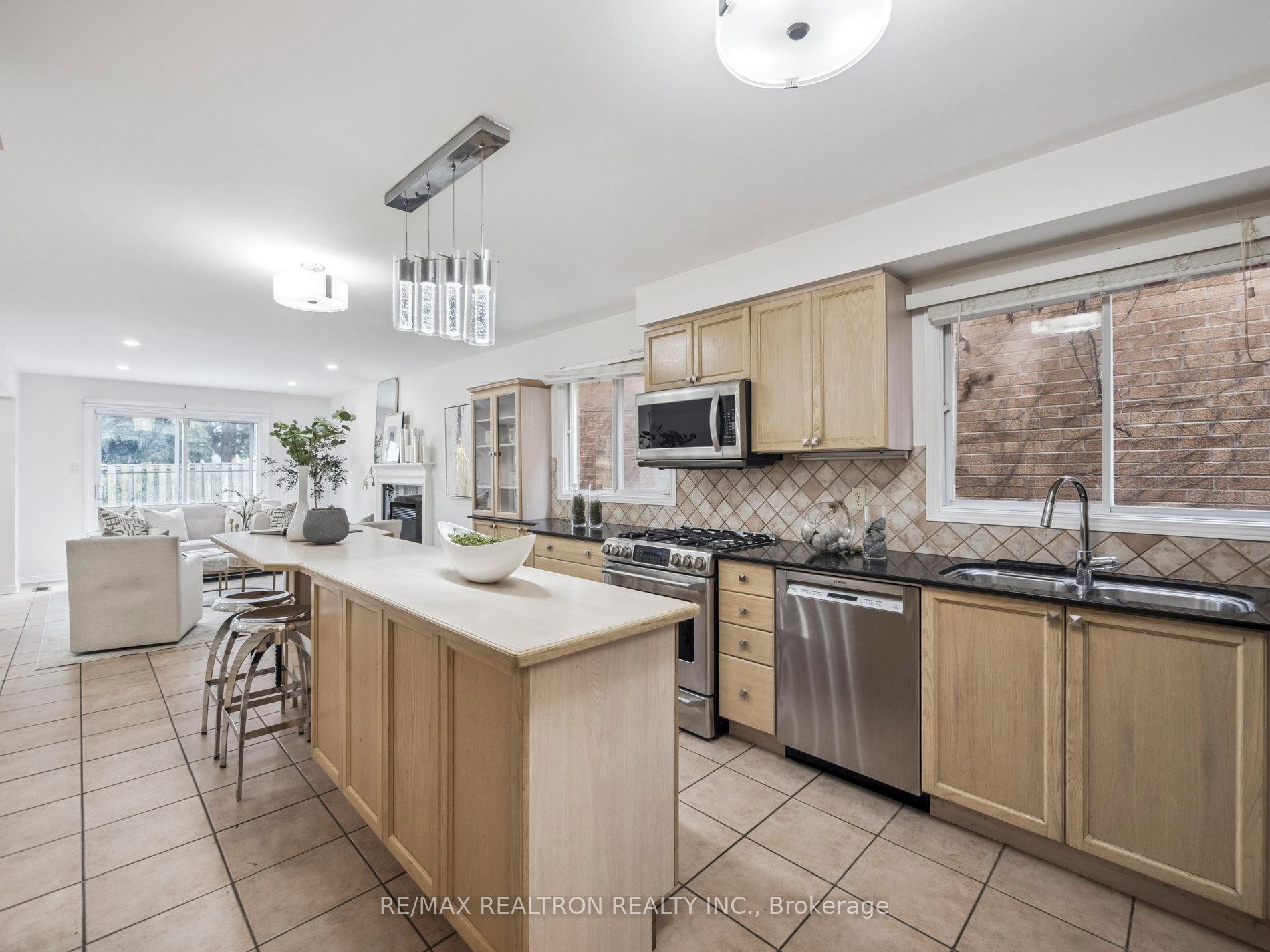 Photo 21 of 213 Campbell Avenue, Vaughan, Crestwood-Springfarm-Yorkhill — HOMEH