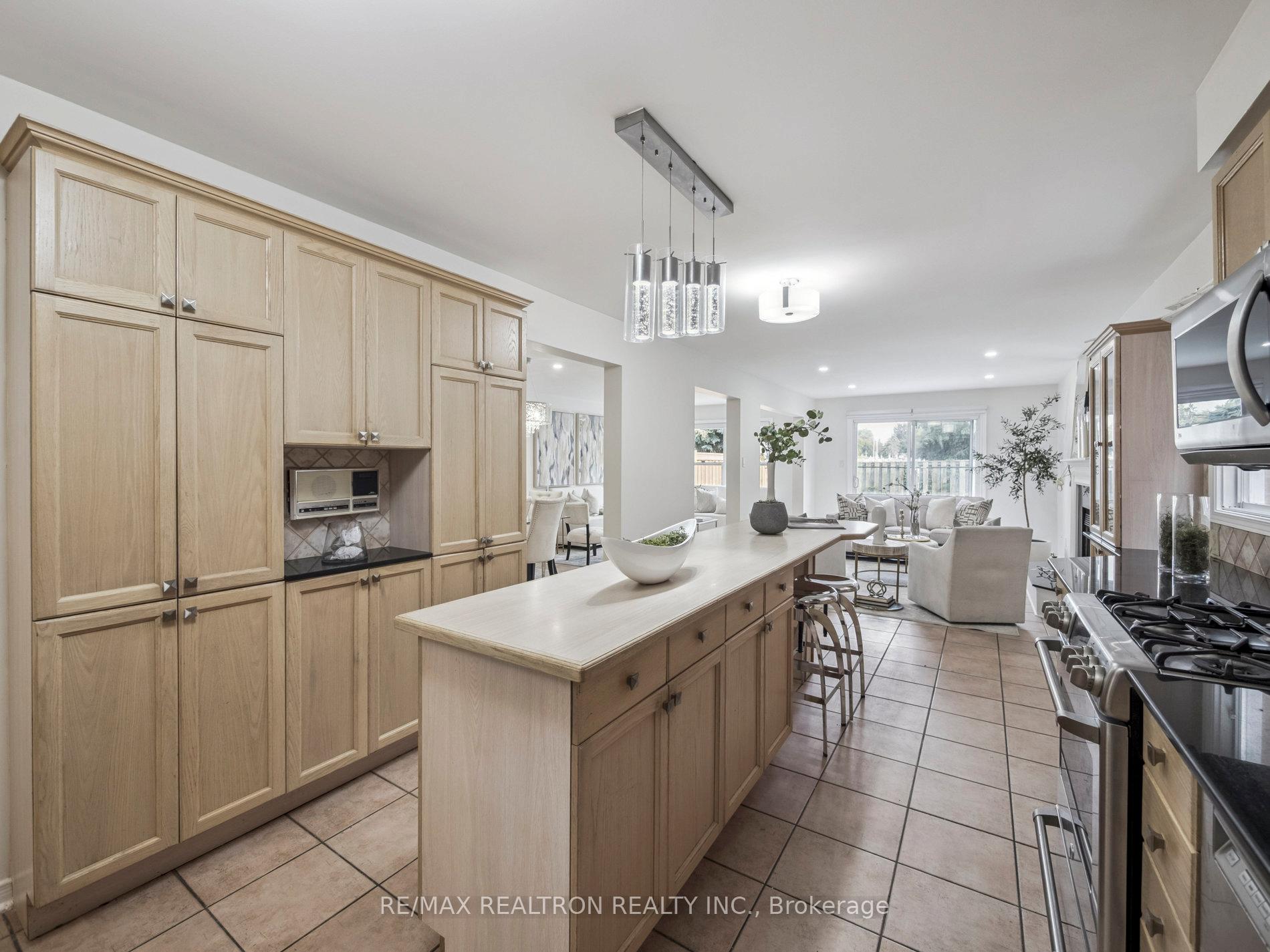 Photo 22 of 213 Campbell Avenue, Vaughan, Crestwood-Springfarm-Yorkhill — HOMEH
