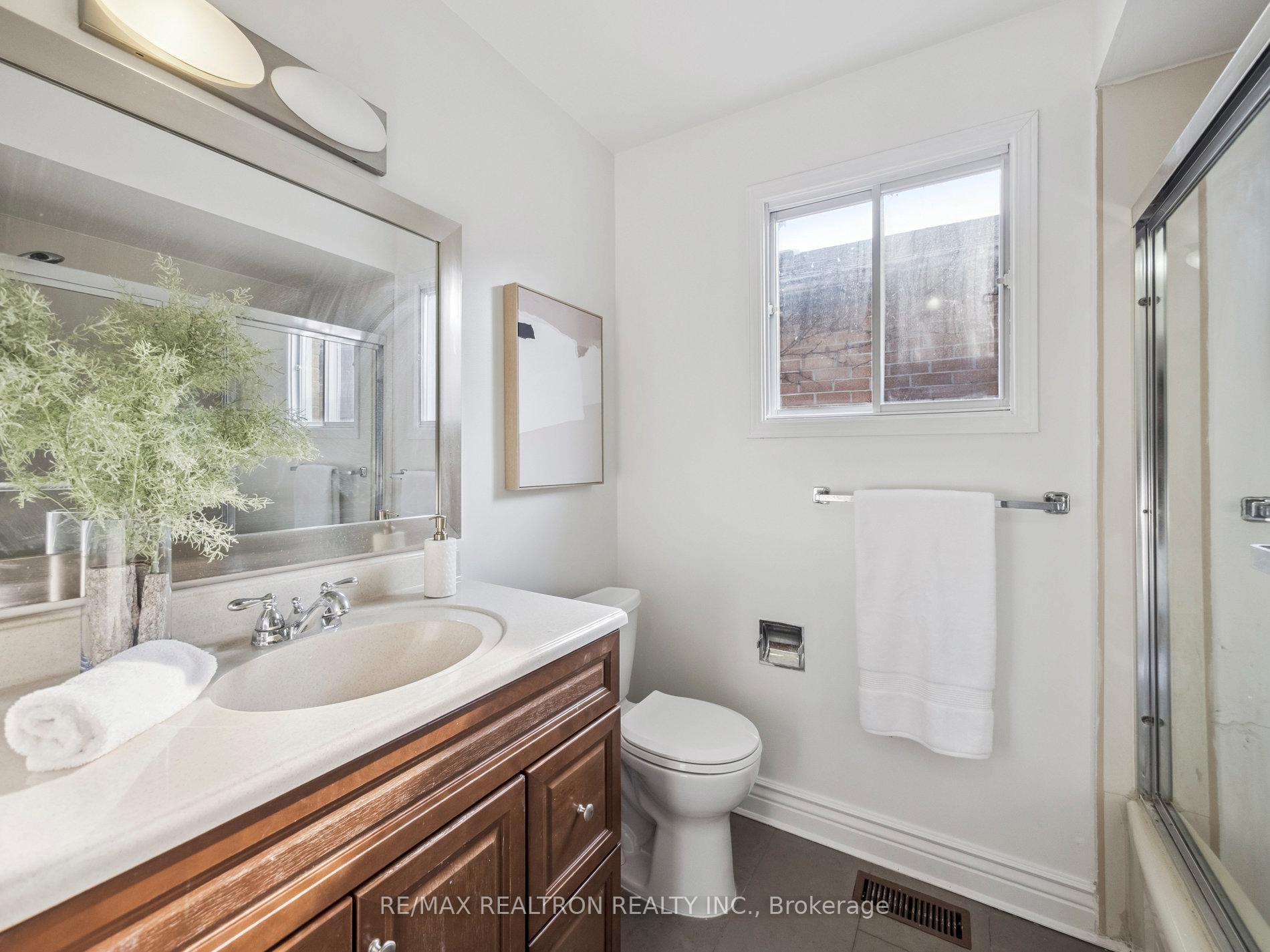 Photo 33 of 213 Campbell Avenue, Vaughan, Crestwood-Springfarm-Yorkhill — HOMEH