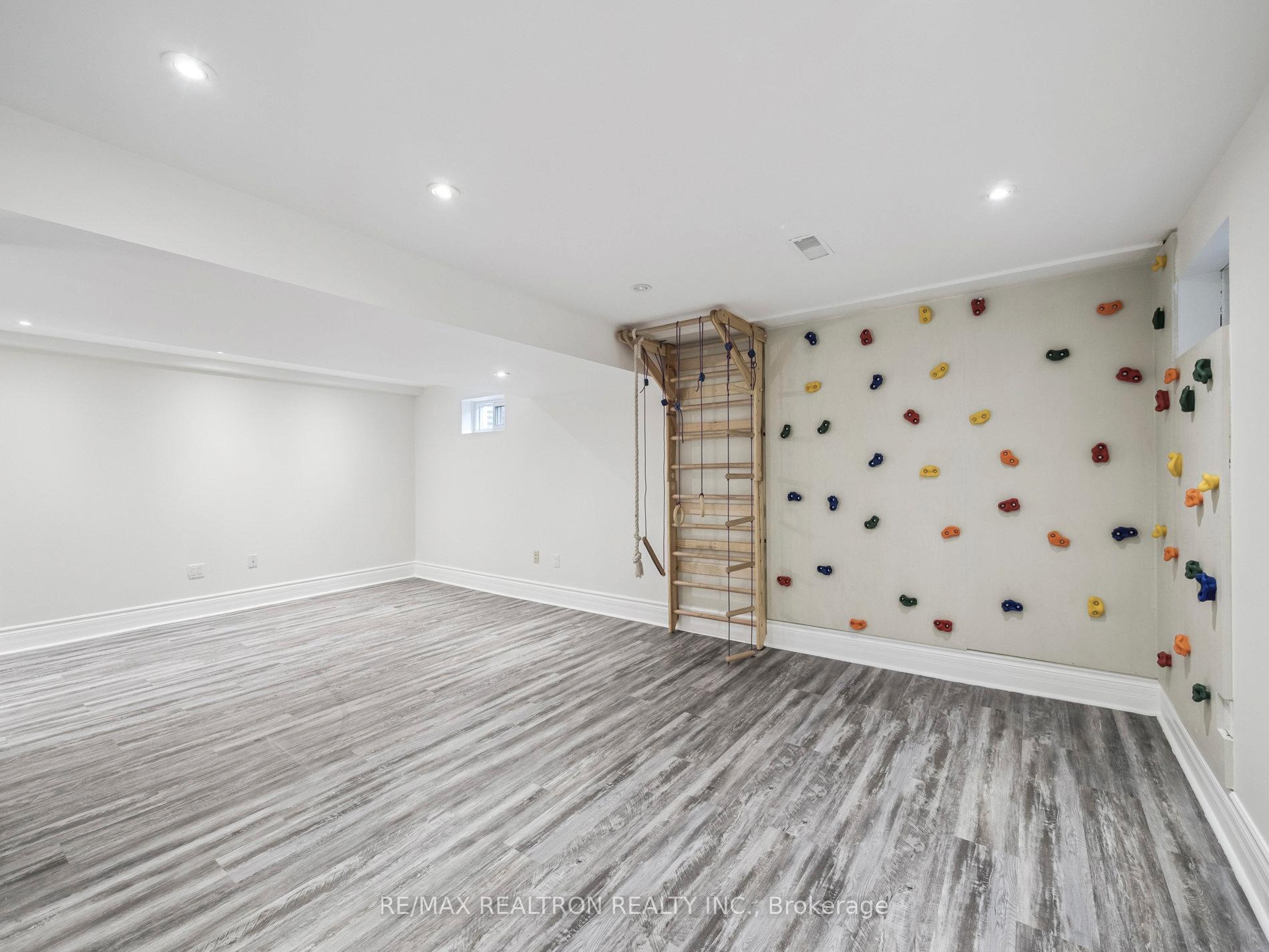 Photo 36 of 213 Campbell Avenue, Vaughan, Crestwood-Springfarm-Yorkhill — HOMEH