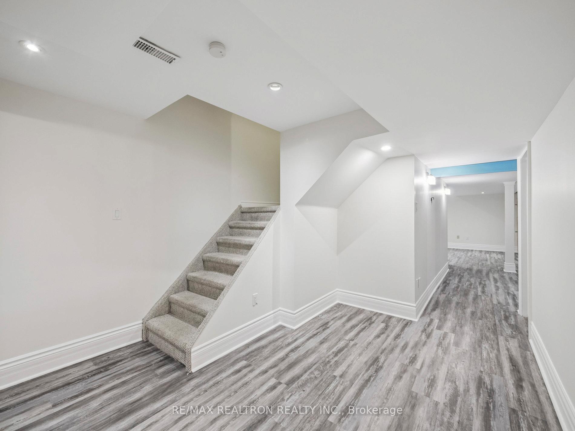 Photo 38 of 213 Campbell Avenue, Vaughan, Crestwood-Springfarm-Yorkhill — HOMEH
