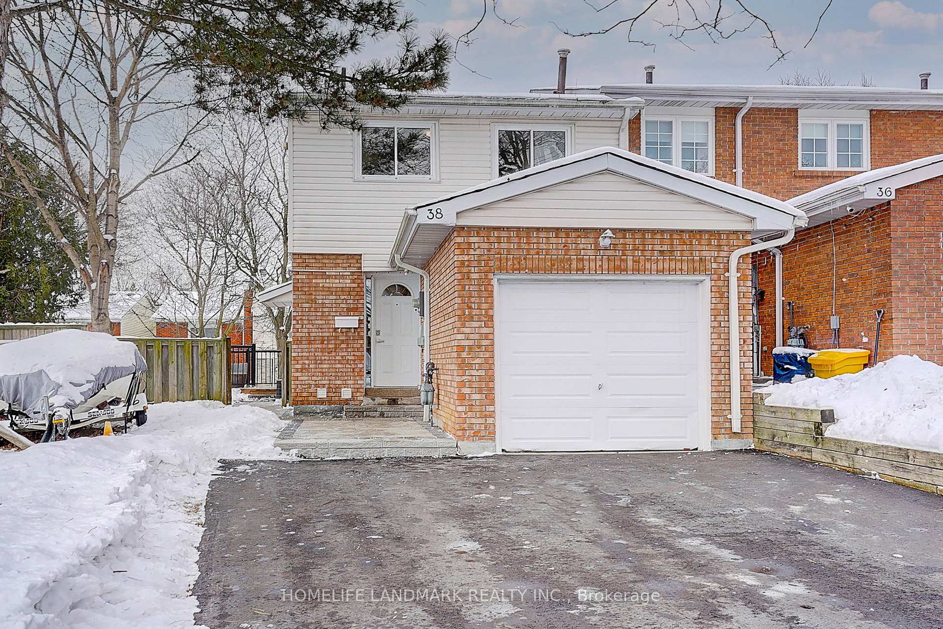 Photo 2 of 38 West Borough Street, Markham, Aileen-Willowbrook — HOMEH