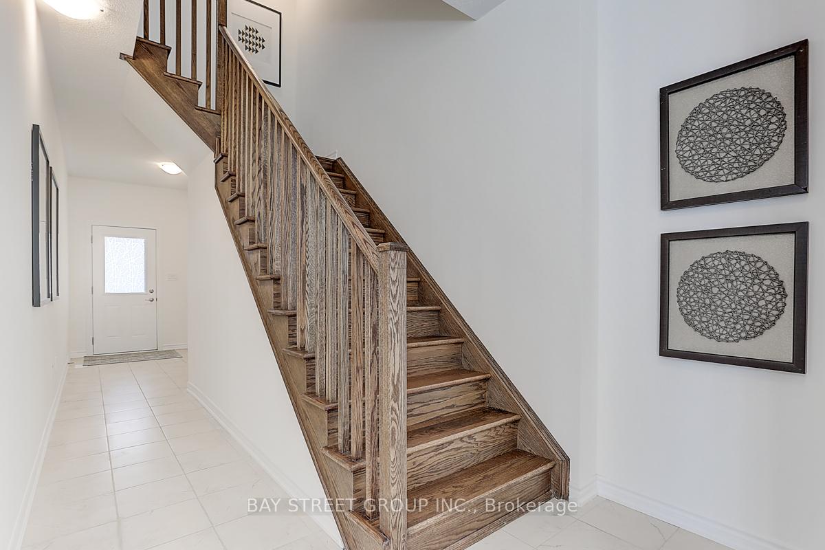 Photo 5 of 76 Chicago Lane, Markham, Wismer — HOMEH