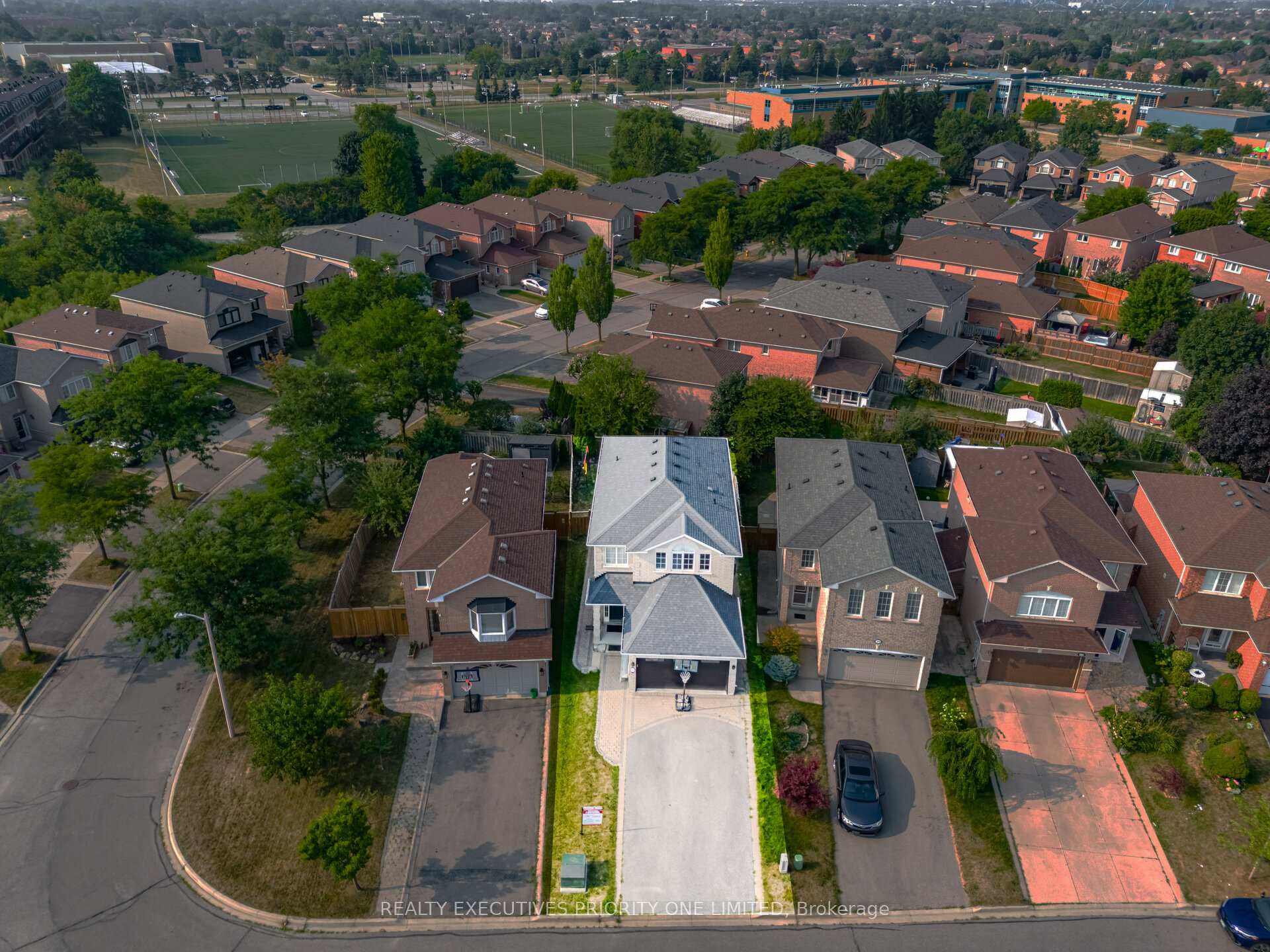 Photo 3 of 105 Solway Avenue, Vaughan, Maple — HOMEH