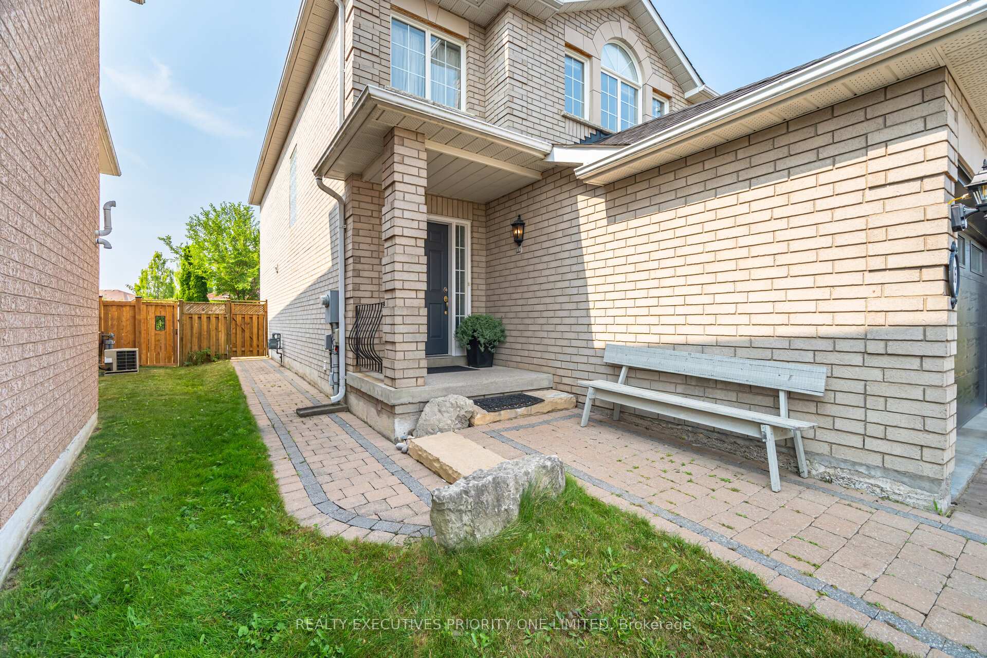 Photo 4 of 105 Solway Avenue, Vaughan, Maple — HOMEH