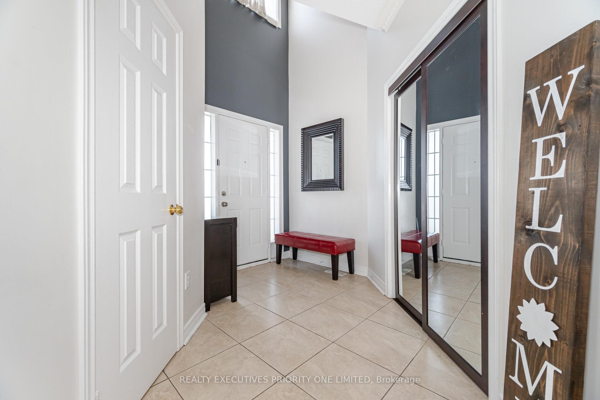 Photo 6 of 105 Solway Avenue, Vaughan, Maple — HOMEH