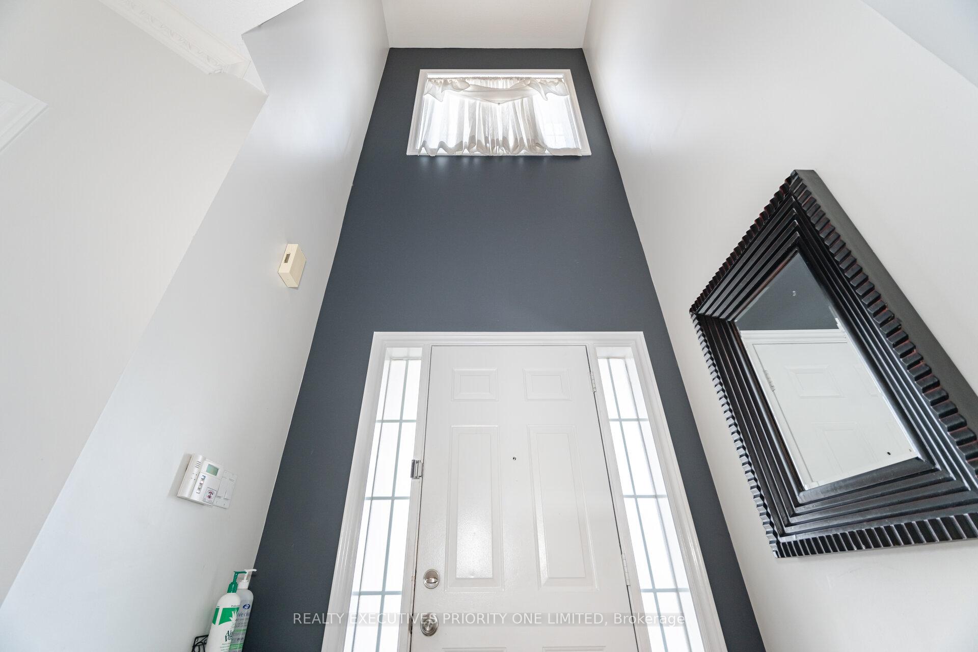 Photo 7 of 105 Solway Avenue, Vaughan, Maple — HOMEH