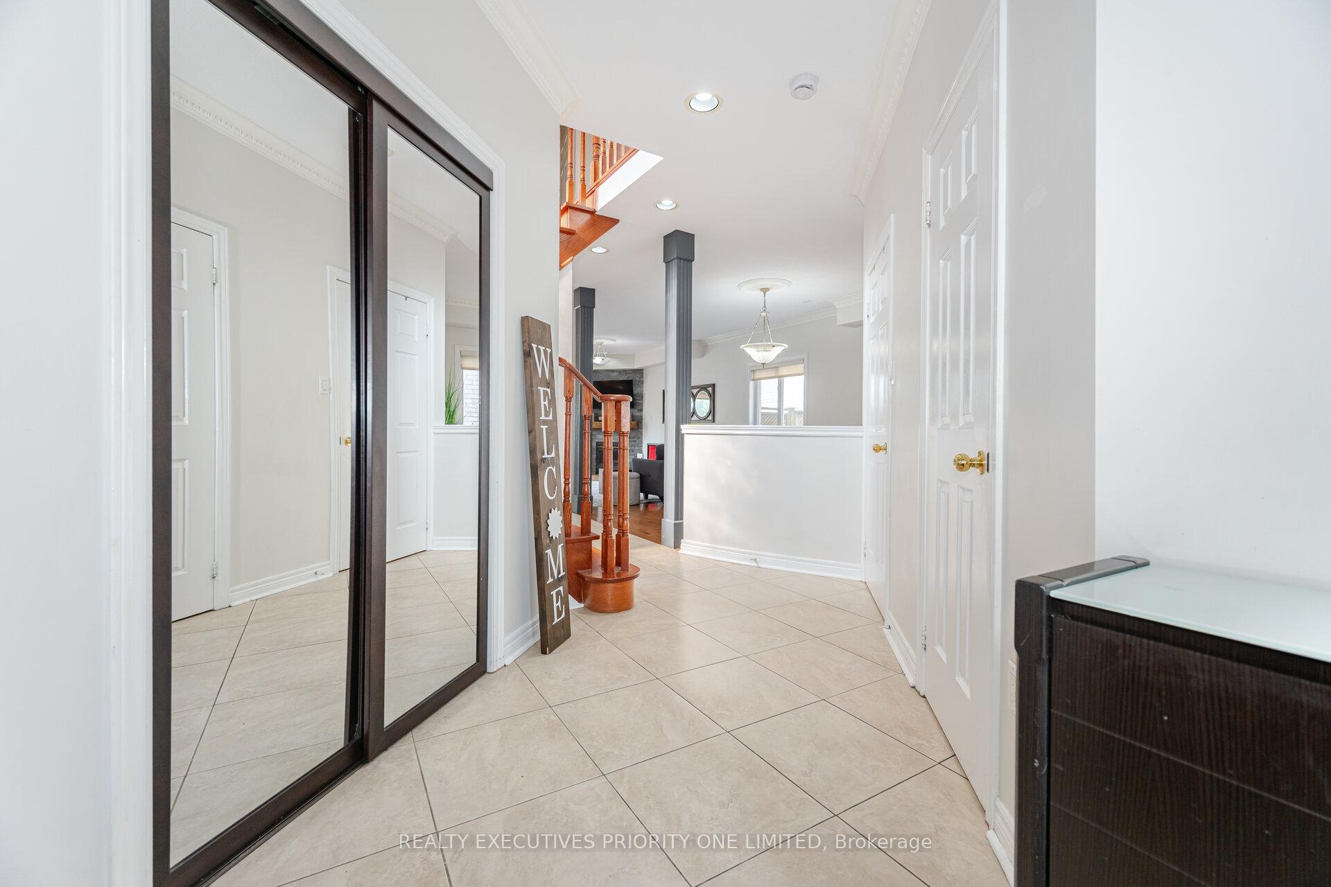 Photo 8 of 105 Solway Avenue, Vaughan, Maple — HOMEH