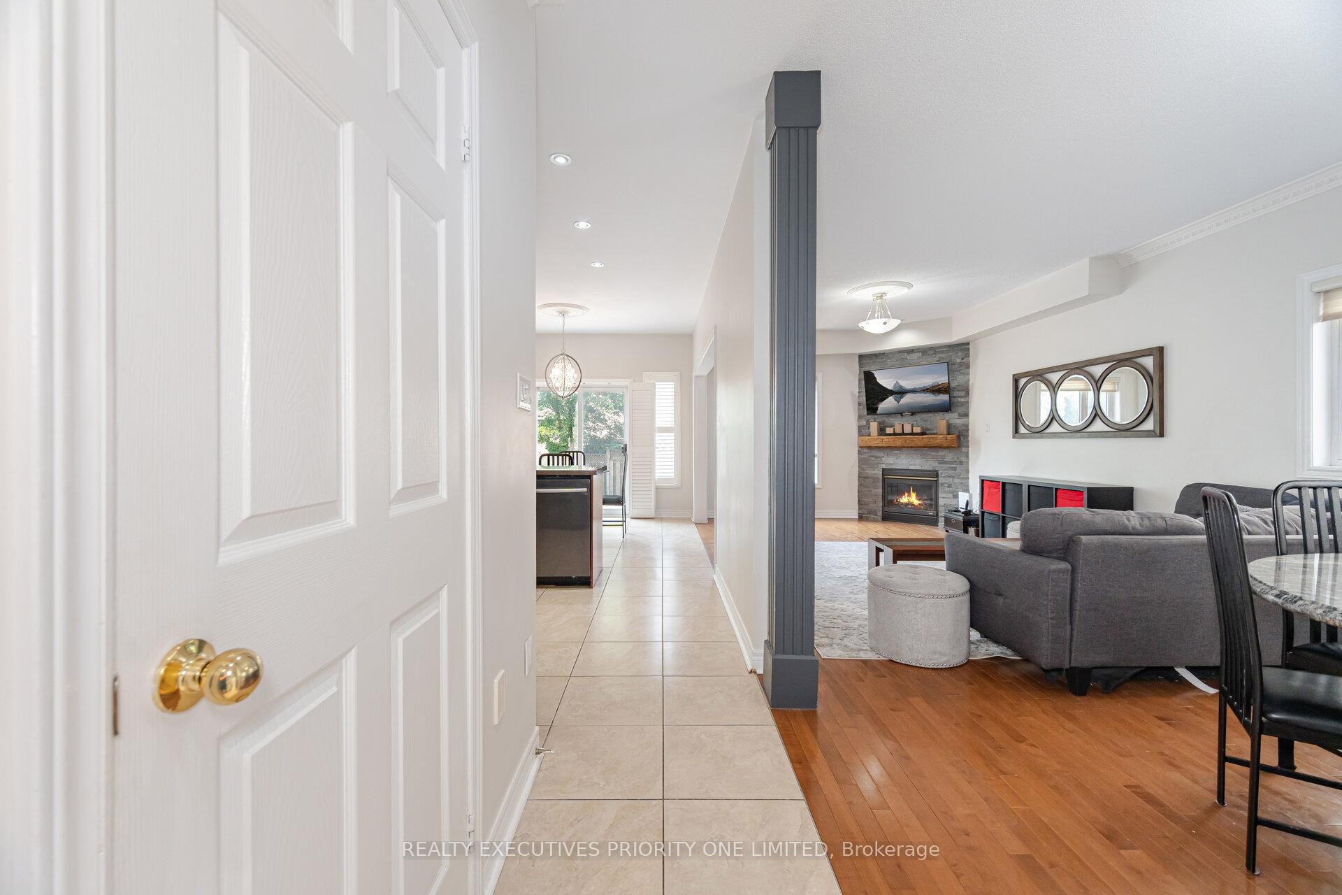 Photo 9 of 105 Solway Avenue, Vaughan, Maple — HOMEH