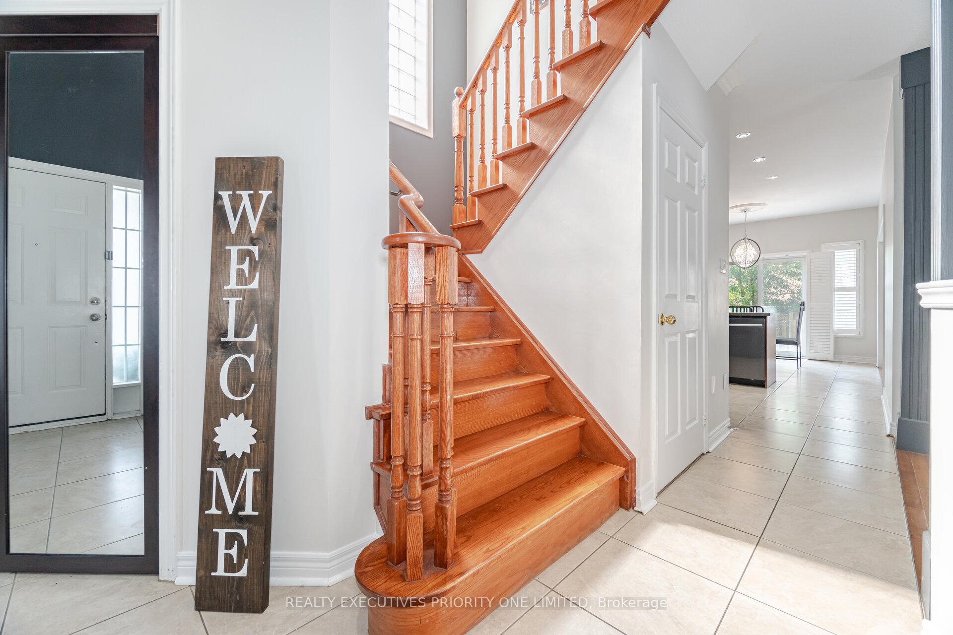 Photo 10 of 105 Solway Avenue, Vaughan, Maple — HOMEH