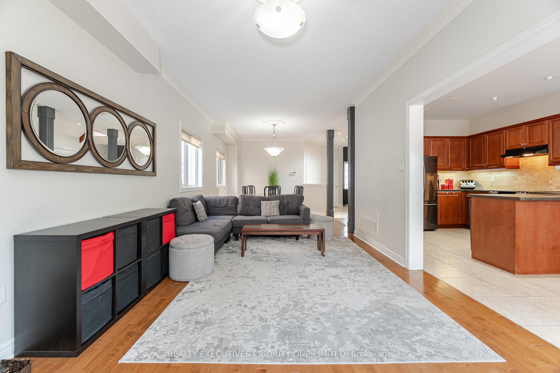 Photo 15 of 105 Solway Avenue, Vaughan, Maple — HOMEH