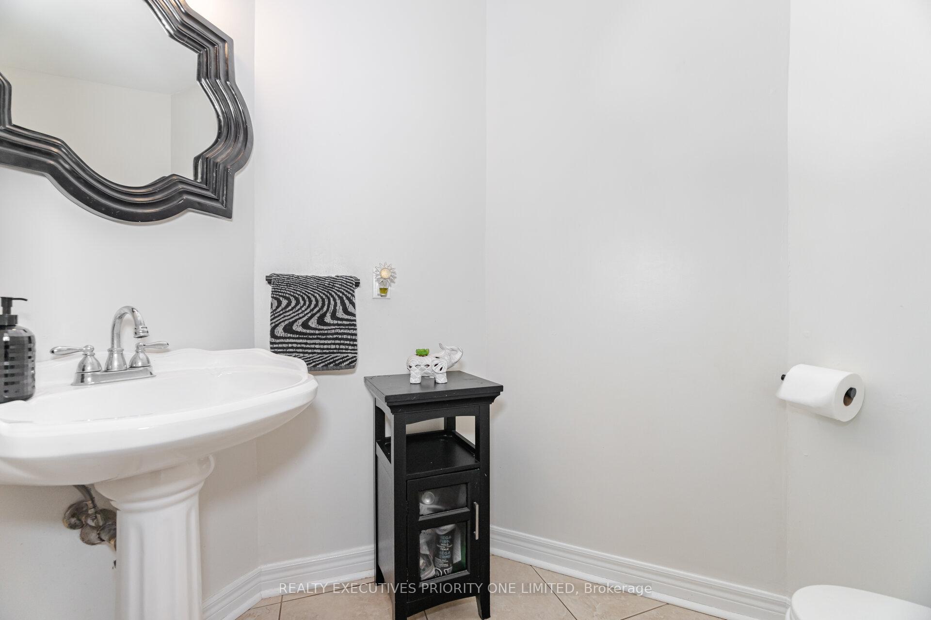 Photo 18 of 105 Solway Avenue, Vaughan, Maple — HOMEH