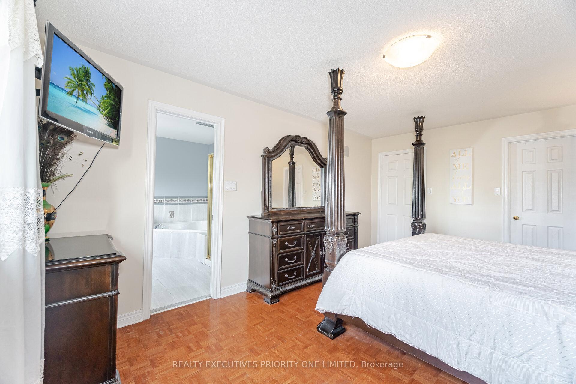 Photo 22 of 105 Solway Avenue, Vaughan, Maple — HOMEH
