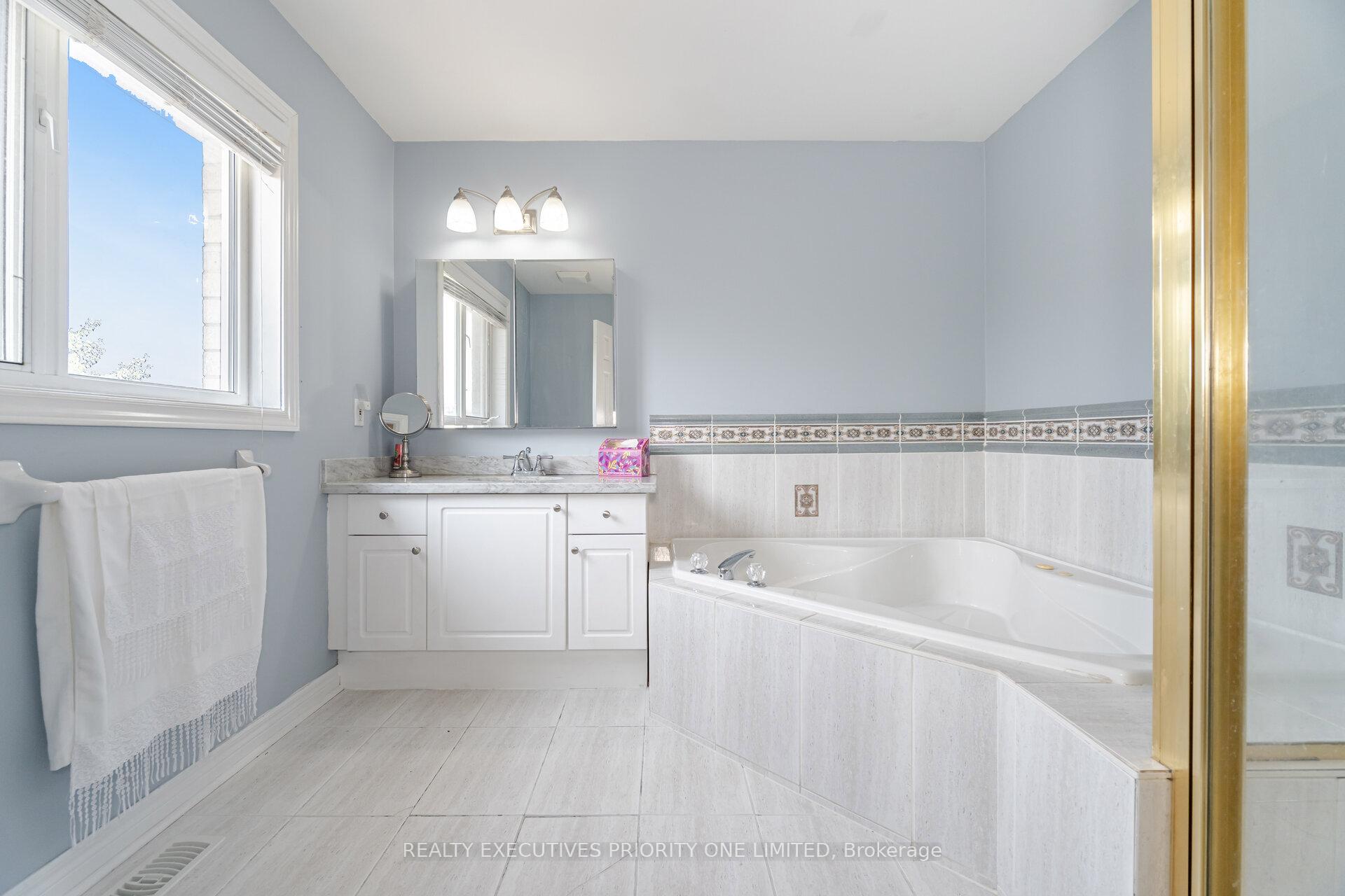 Photo 24 of 105 Solway Avenue, Vaughan, Maple — HOMEH