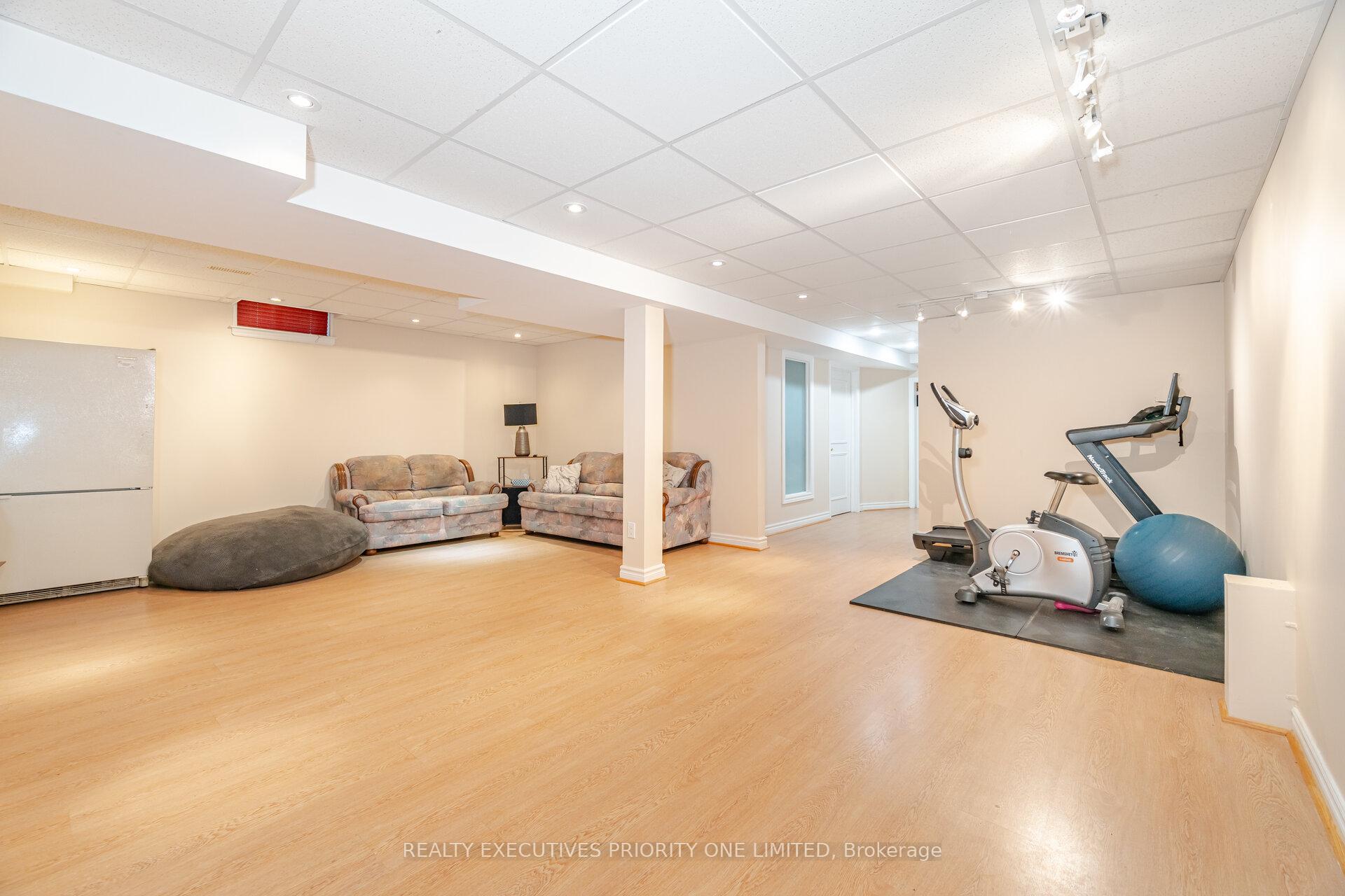Photo 34 of 105 Solway Avenue, Vaughan, Maple — HOMEH