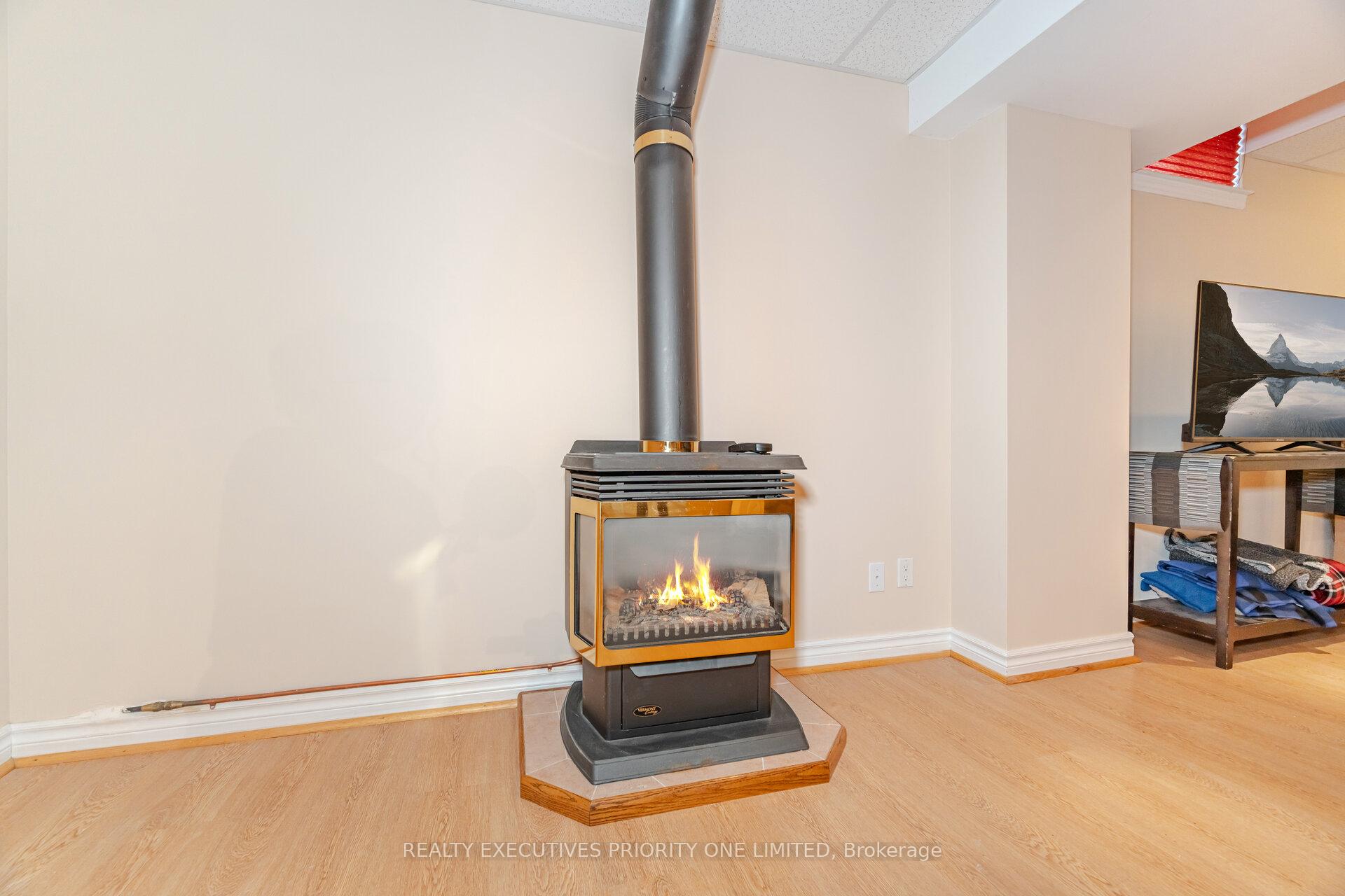 Photo 35 of 105 Solway Avenue, Vaughan, Maple — HOMEH