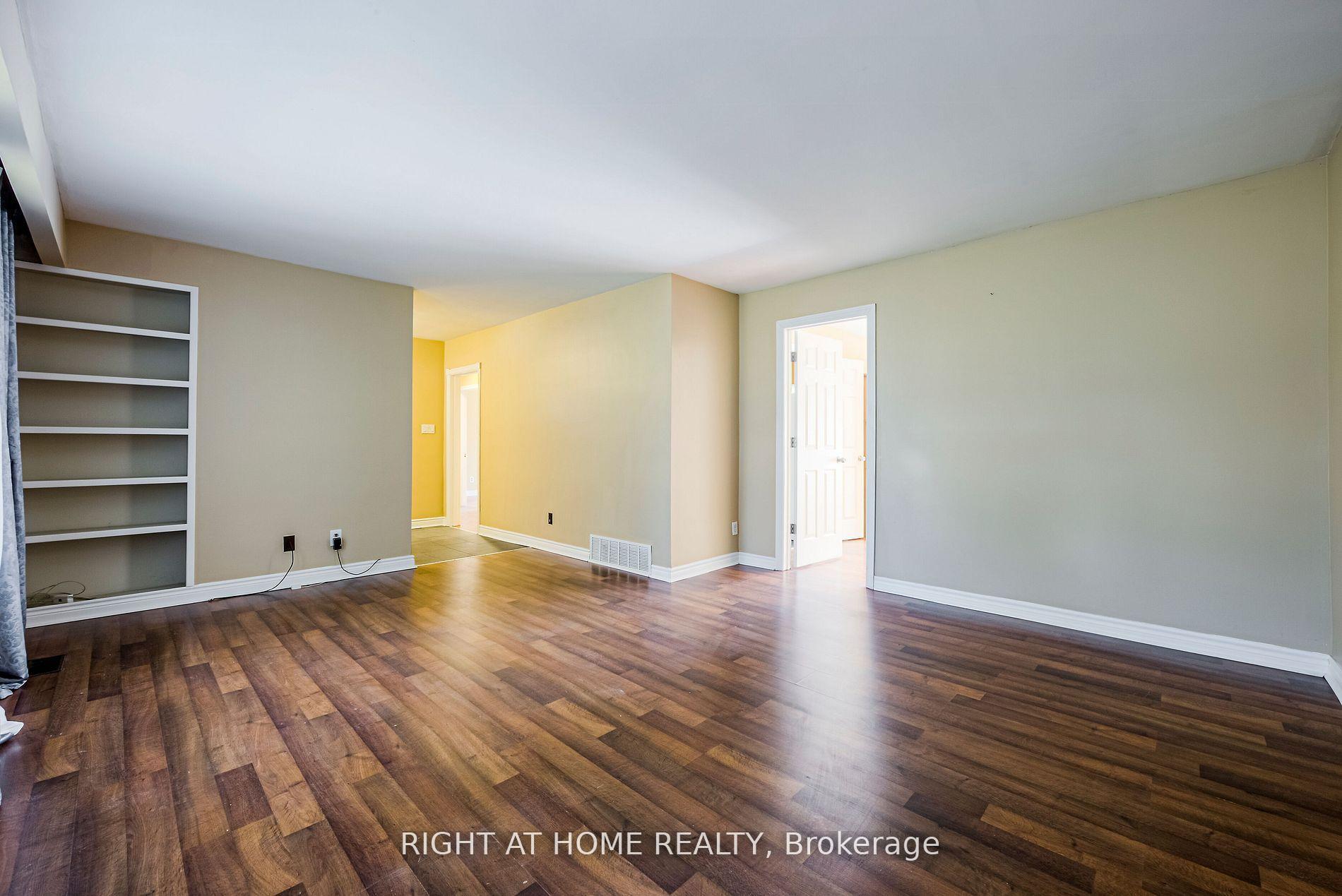 Photo 6 of Unit Main-A, 1715 Rossland Road, Whitby, Blue Grass Meadows — HOMEH