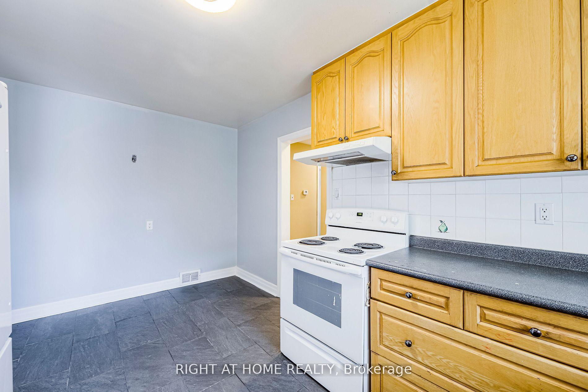 Photo 12 of Unit Main-A, 1715 Rossland Road, Whitby, Blue Grass Meadows — HOMEH