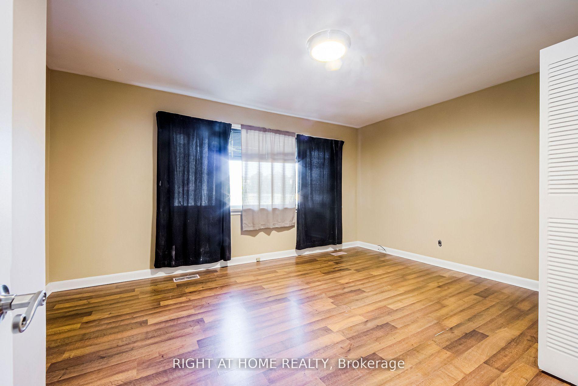 Photo 16 of Unit Main-A, 1715 Rossland Road, Whitby, Blue Grass Meadows — HOMEH