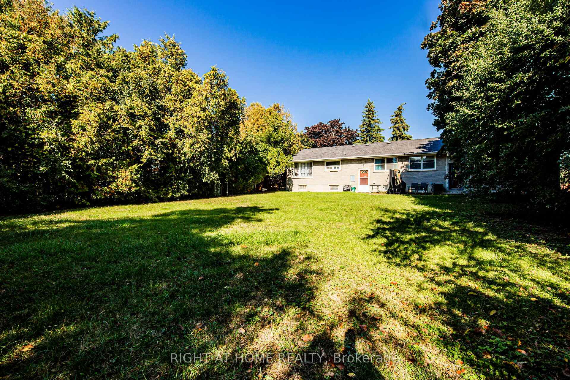 Photo 19 of Unit Main-A, 1715 Rossland Road, Whitby, Blue Grass Meadows — HOMEH