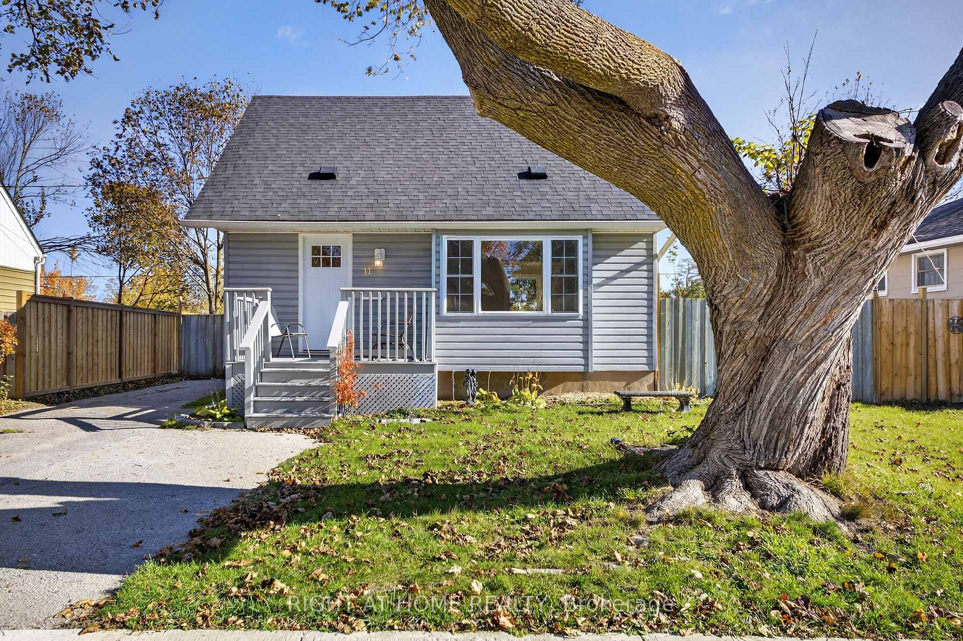 Photo 1 of 11 Newton Street, Barrie, Wellington — HOMEH