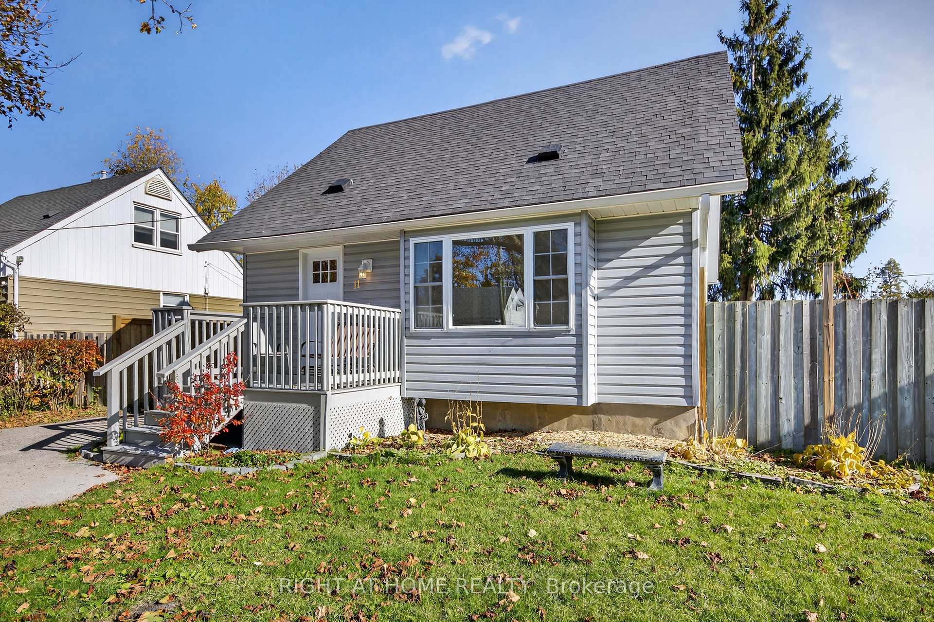 Photo 2 of 11 Newton Street, Barrie, Wellington — HOMEH