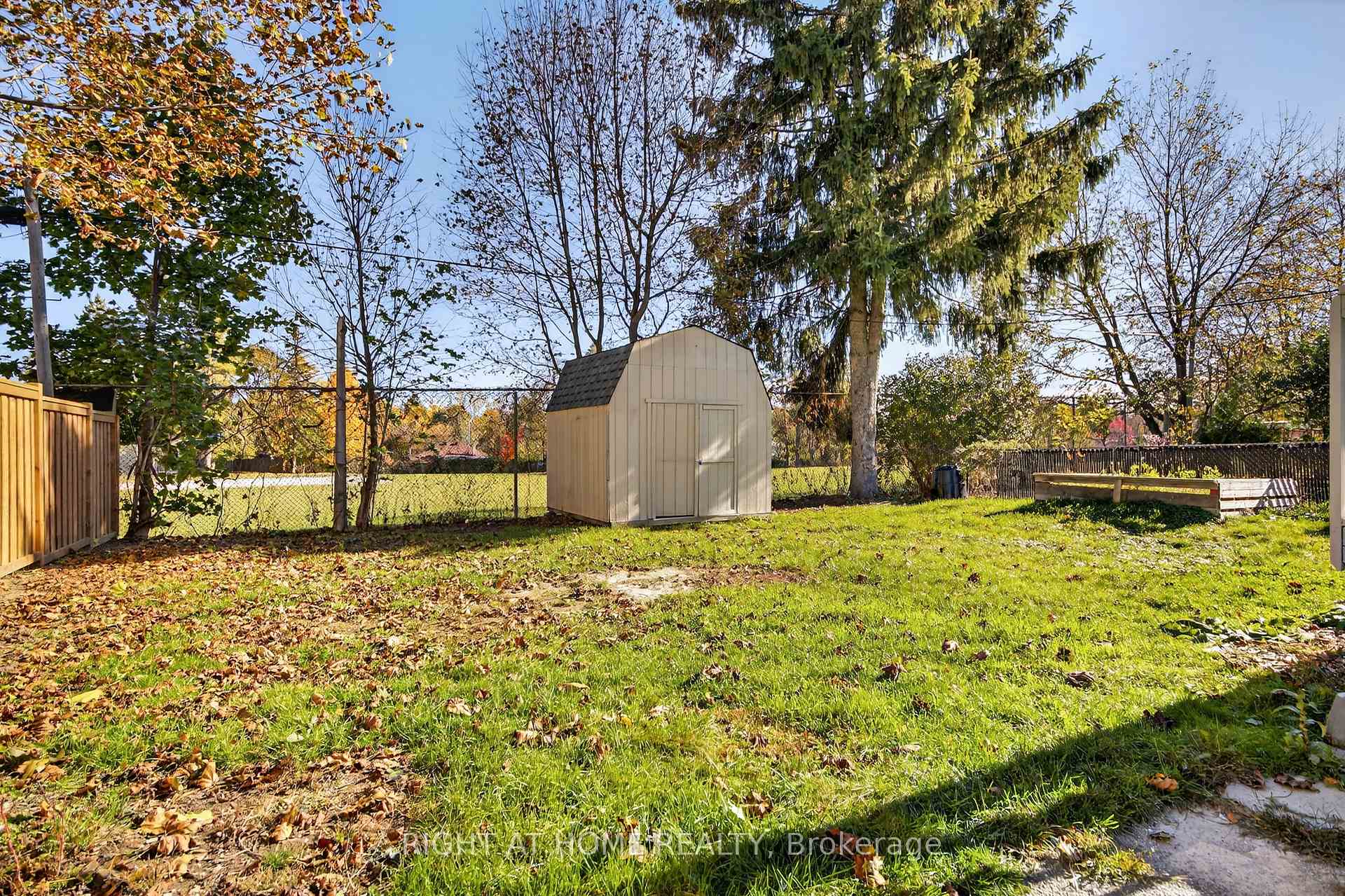Photo 6 of 11 Newton Street, Barrie, Wellington — HOMEH