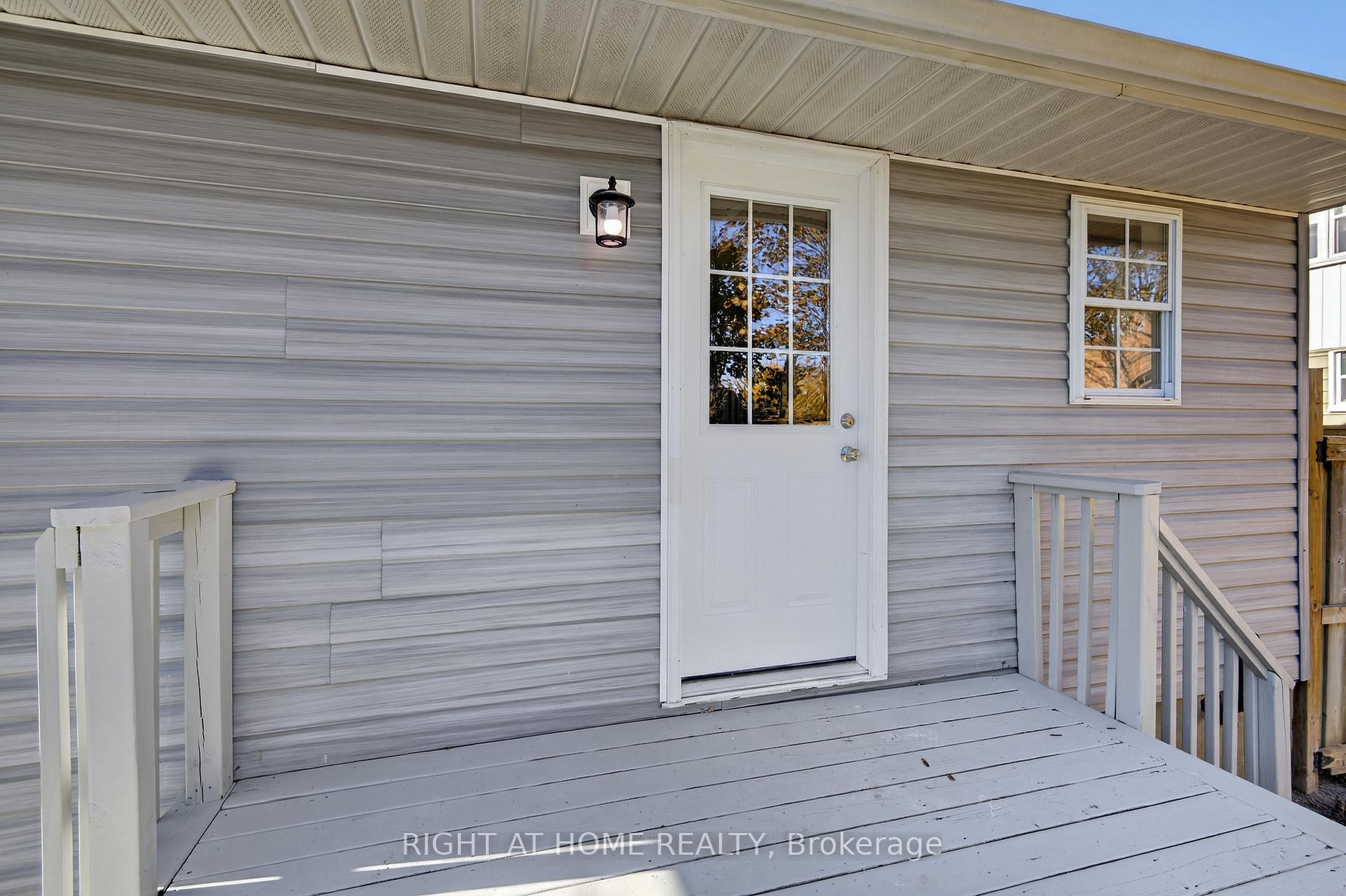 Photo 8 of 11 Newton Street, Barrie, Wellington — HOMEH