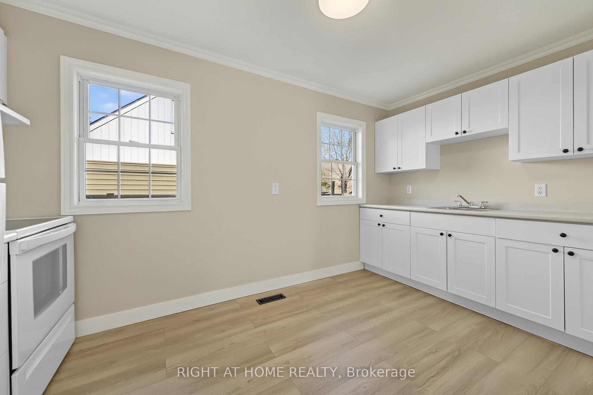 Photo 10 of 11 Newton Street, Barrie, Wellington — HOMEH