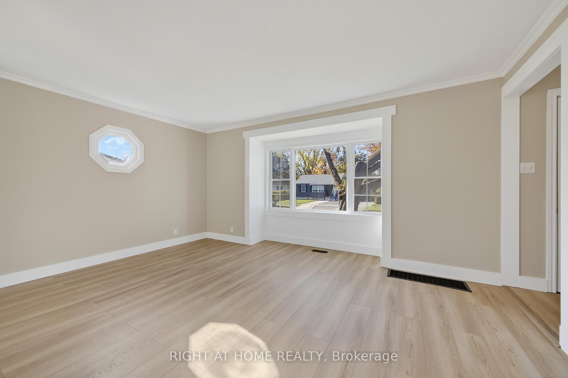 Photo 16 of 11 Newton Street, Barrie, Wellington — HOMEH