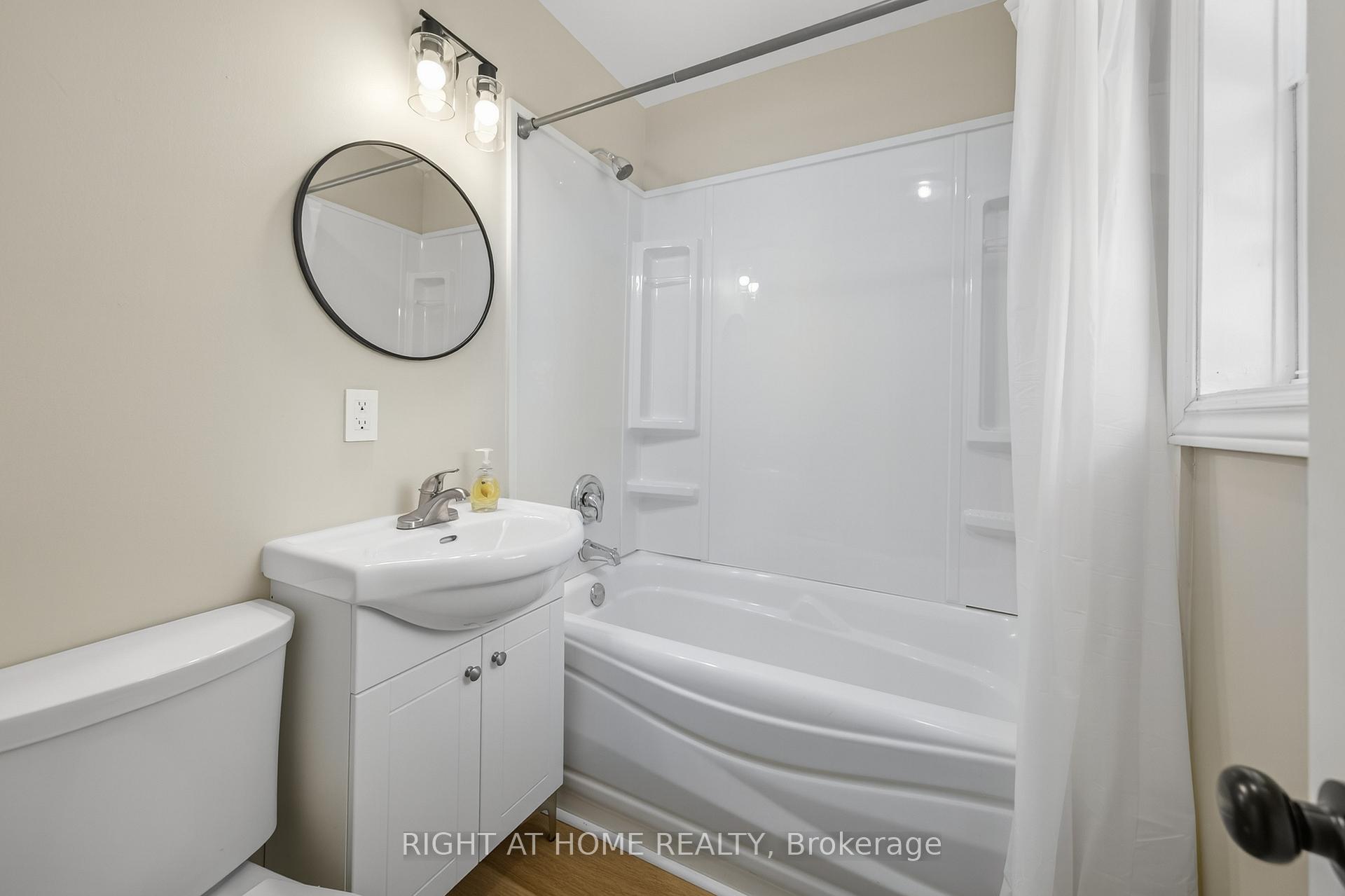 Photo 26 of 11 Newton Street, Barrie, Wellington — HOMEH