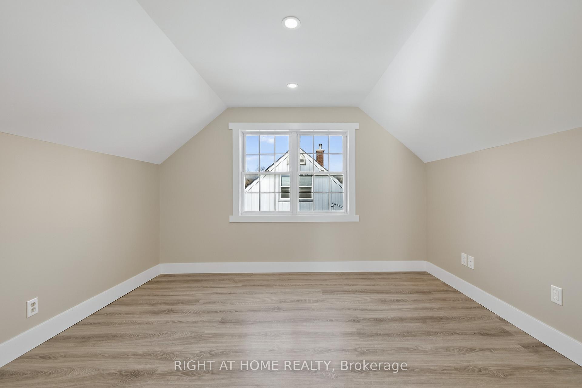 Photo 29 of 11 Newton Street, Barrie, Wellington — HOMEH