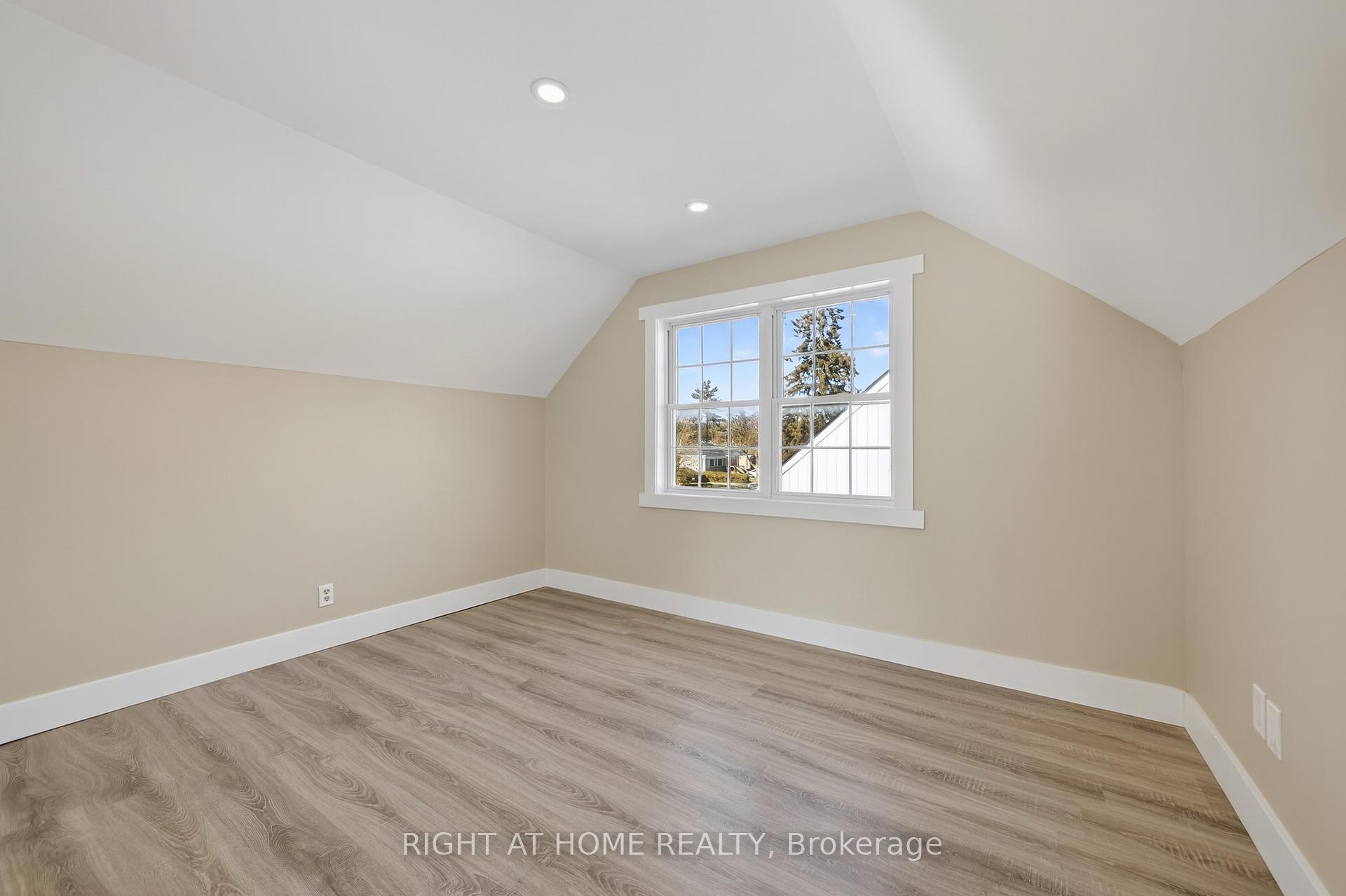 Photo 31 of 11 Newton Street, Barrie, Wellington — HOMEH