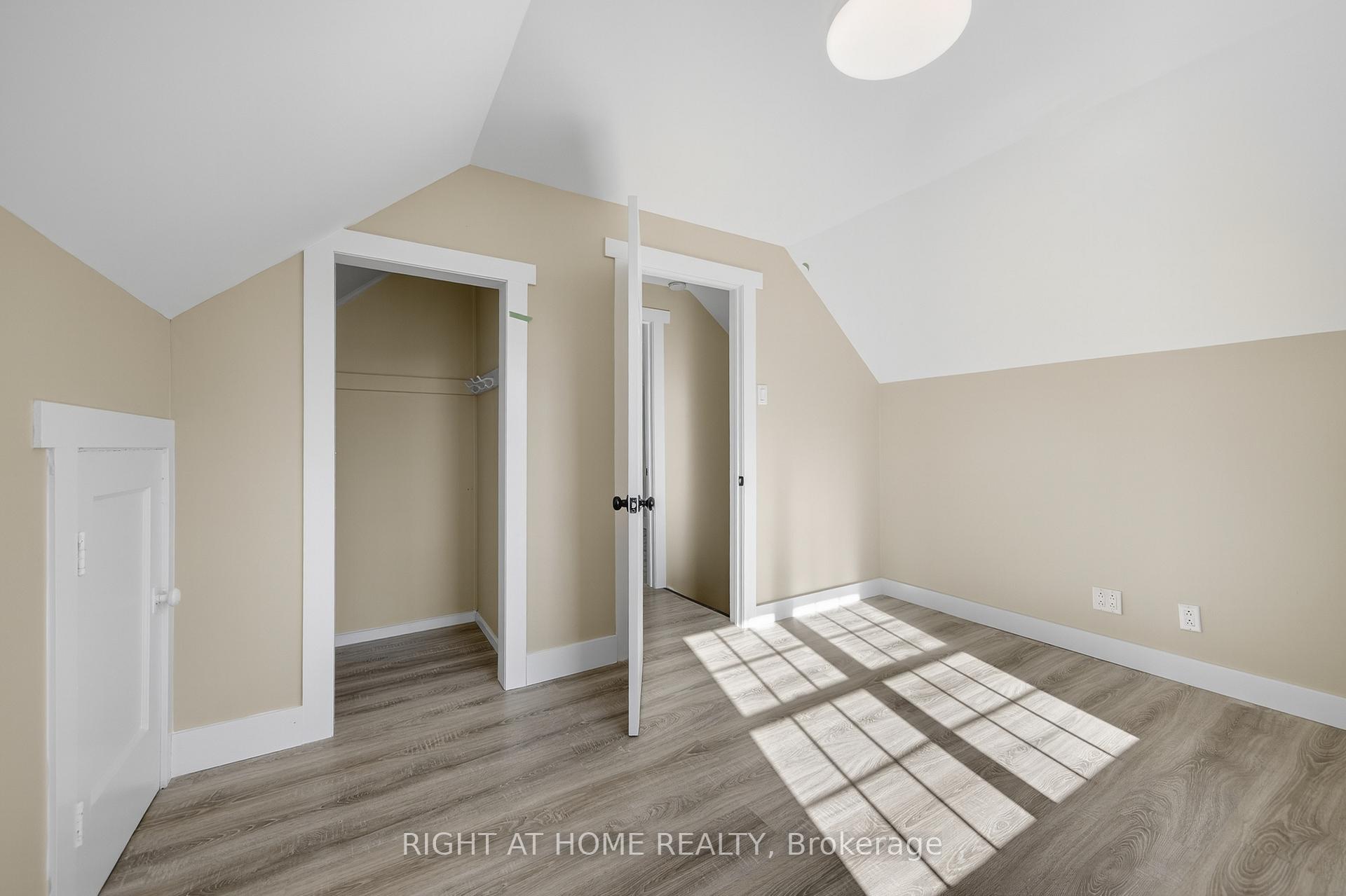 Photo 35 of 11 Newton Street, Barrie, Wellington — HOMEH