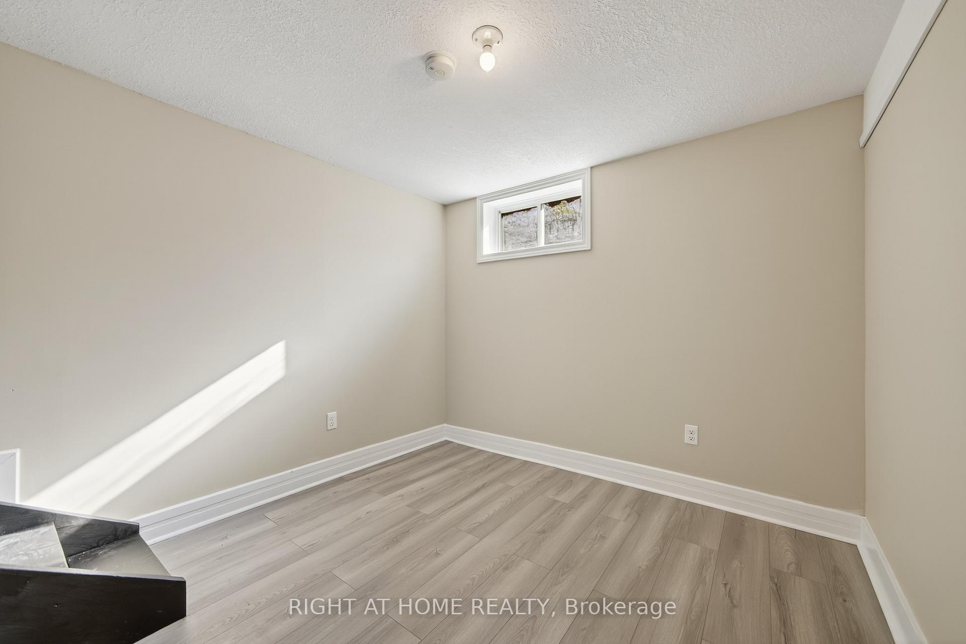 Photo 33 of 11 Newton Street, Barrie, Wellington — HOMEH
