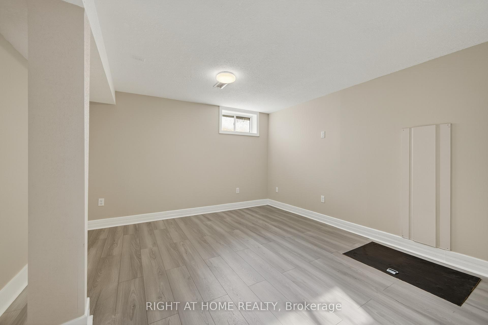 Photo 37 of 11 Newton Street, Barrie, Wellington — HOMEH