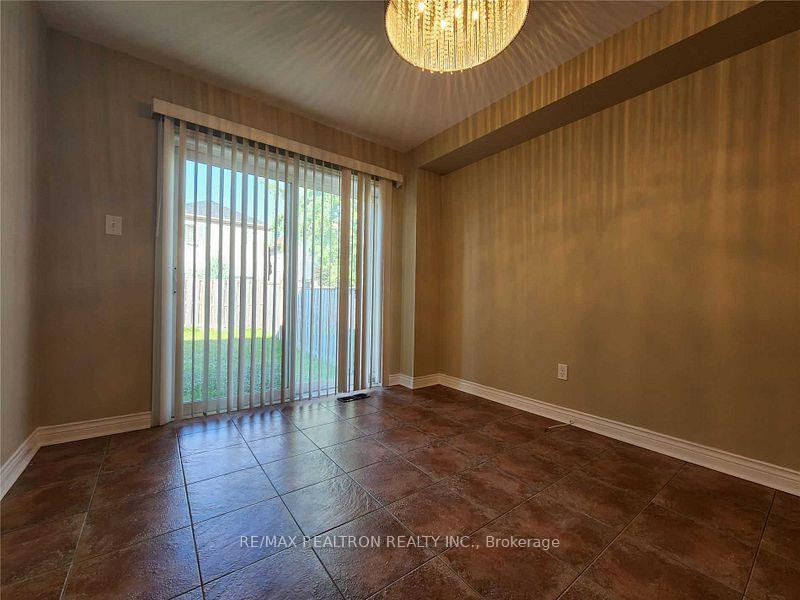 Photo 8 of 35 Chatterson Street, Whitby, Rolling Acres — HOMEH