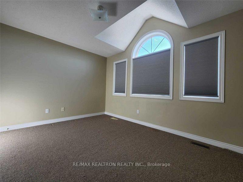 Photo 10 of 35 Chatterson Street, Whitby, Rolling Acres — HOMEH