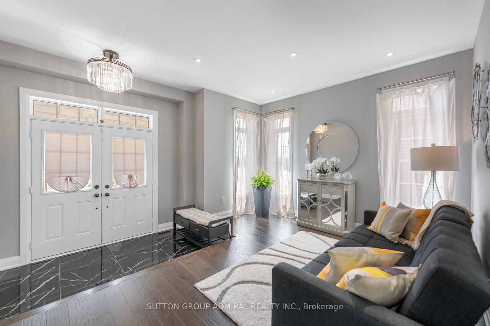 Photo 2 of 601 Mactier Drive, Vaughan, Kleinburg — HOMEH