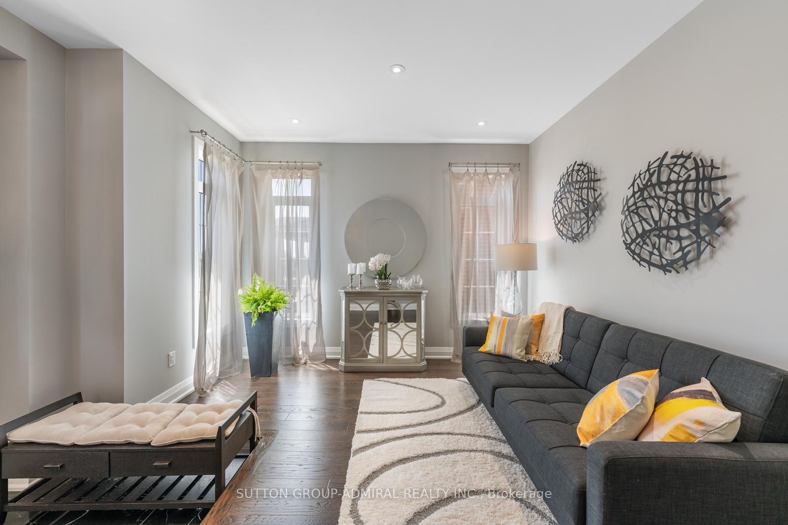 Photo 3 of 601 Mactier Drive, Vaughan, Kleinburg — HOMEH