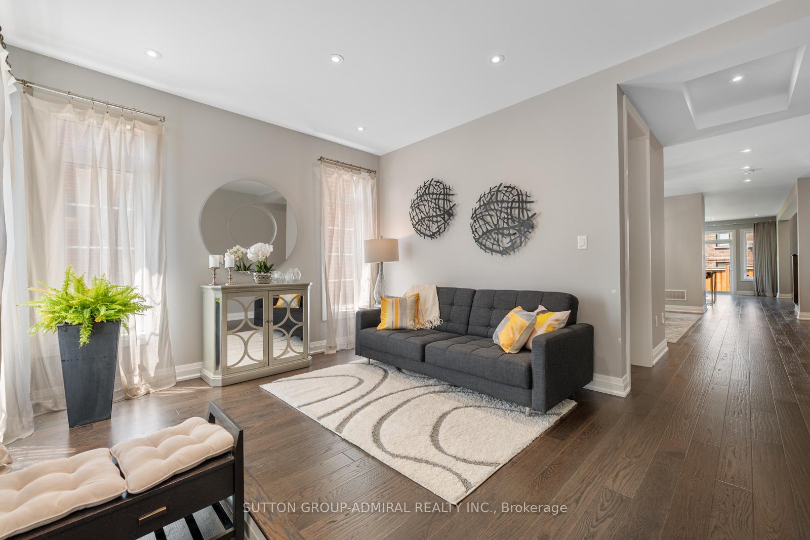 Photo 4 of 601 Mactier Drive, Vaughan, Kleinburg — HOMEH
