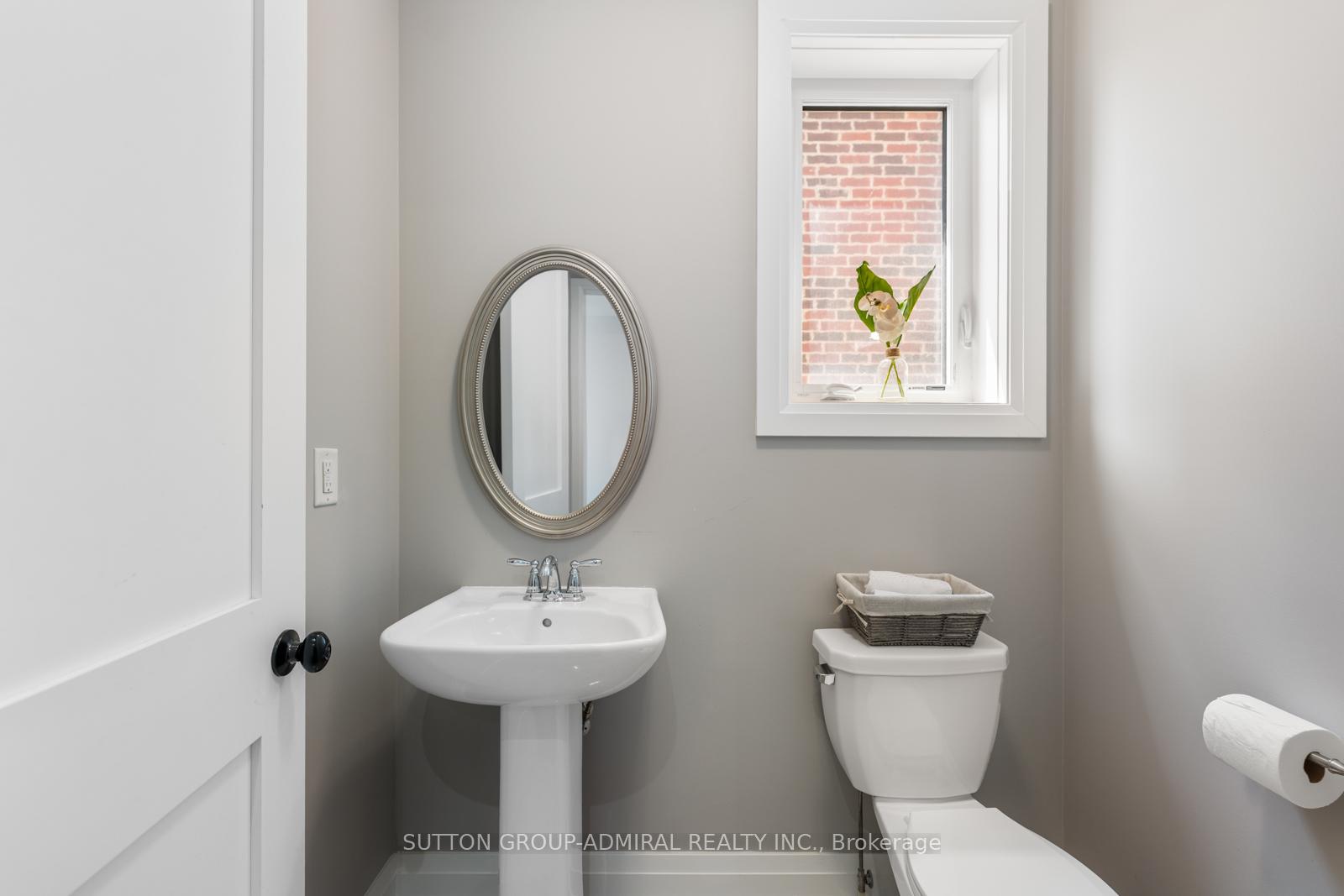 Photo 5 of 601 Mactier Drive, Vaughan, Kleinburg — HOMEH