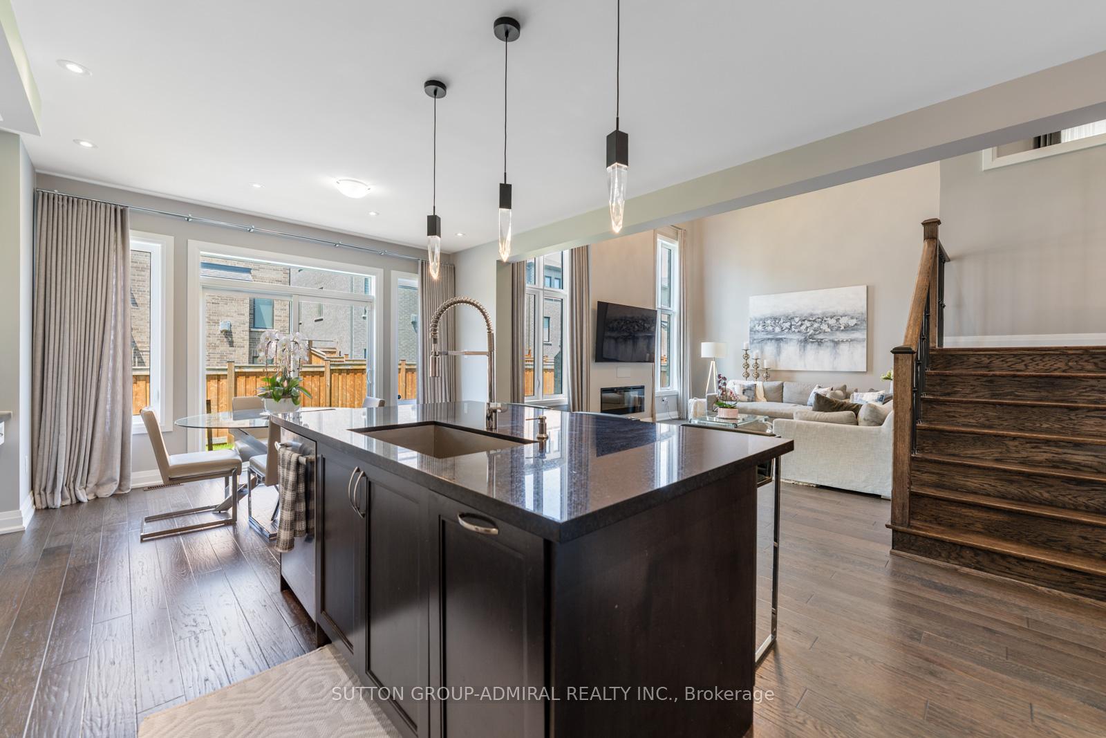 Photo 10 of 601 Mactier Drive, Vaughan, Kleinburg — HOMEH