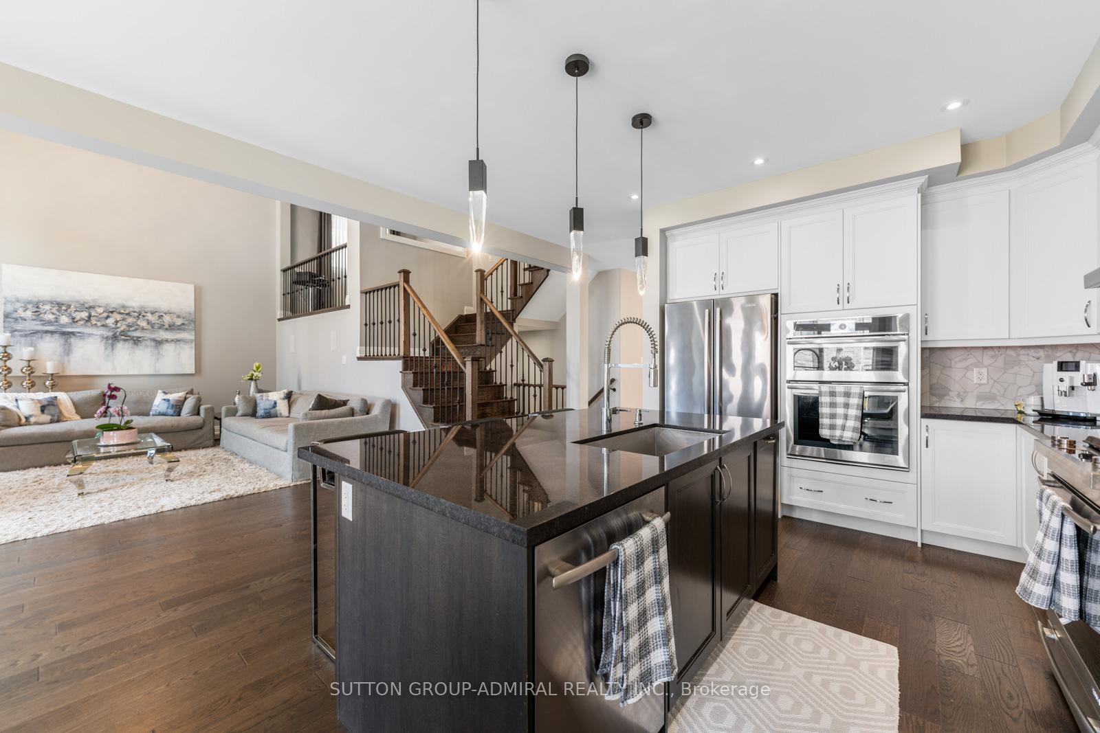 Photo 11 of 601 Mactier Drive, Vaughan, Kleinburg — HOMEH