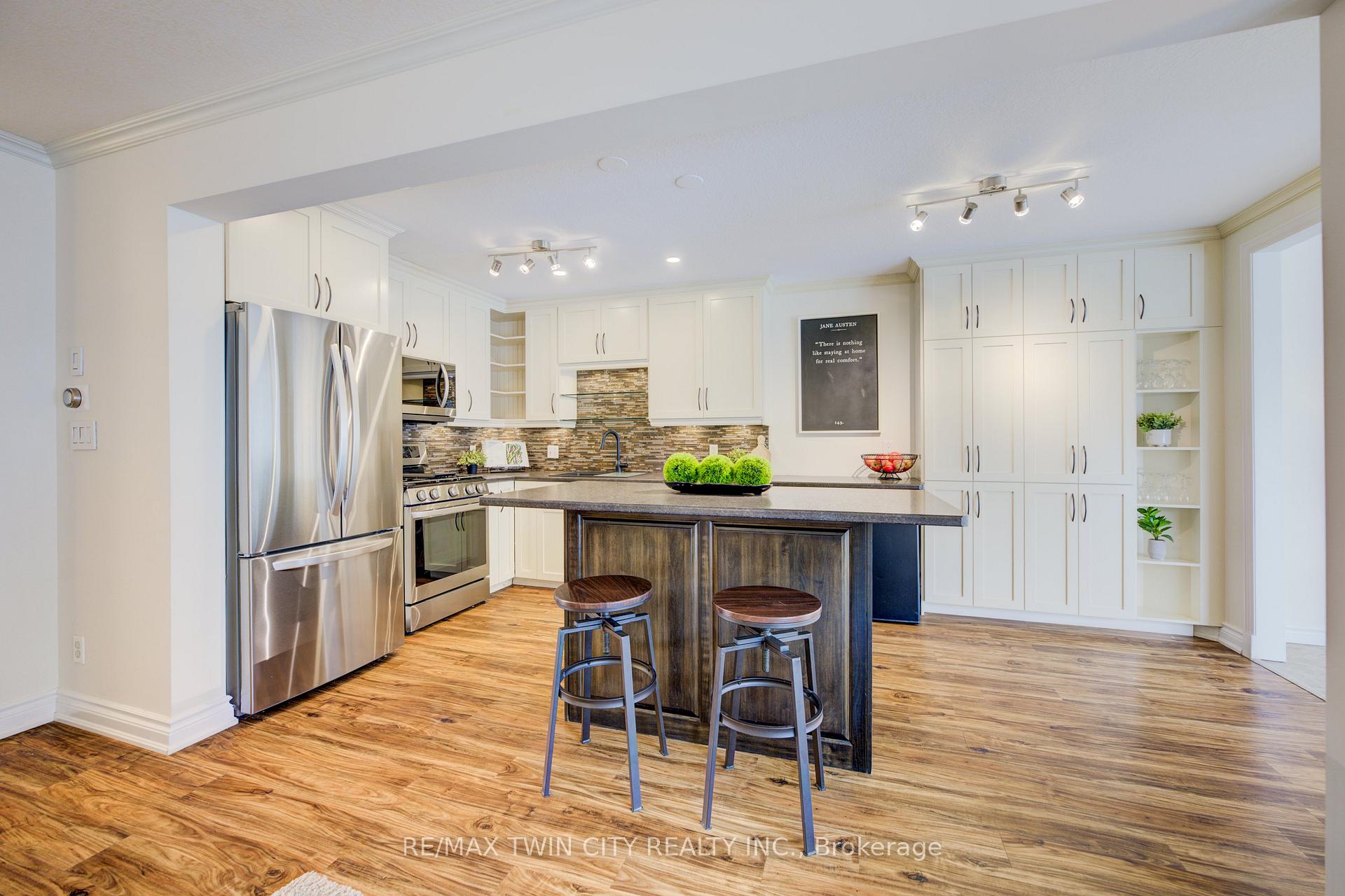 Photo 11 of Unit B, 708 Karlsfeld Road, Waterloo — HOMEH