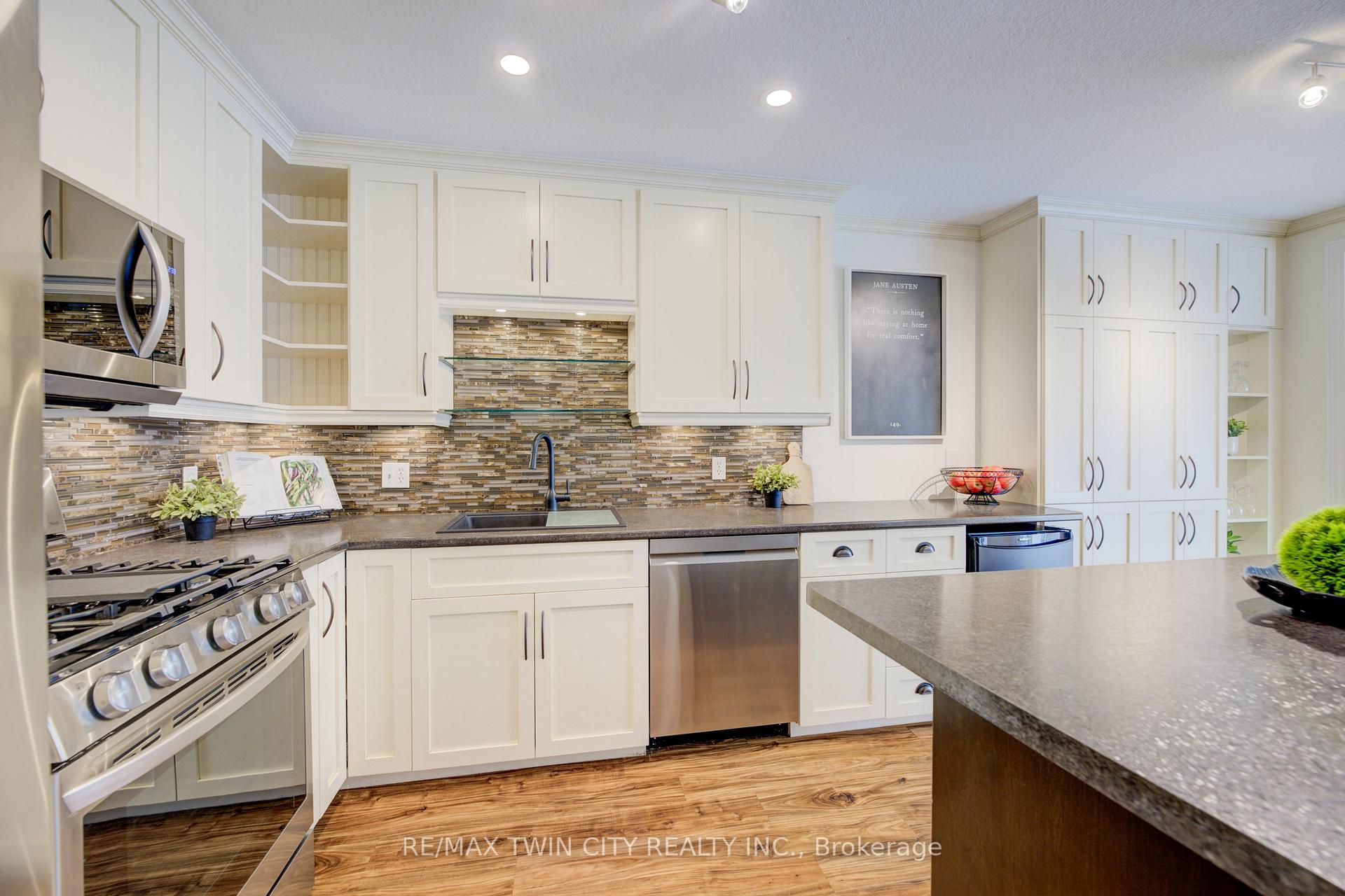 Photo 12 of Unit B, 708 Karlsfeld Road, Waterloo — HOMEH